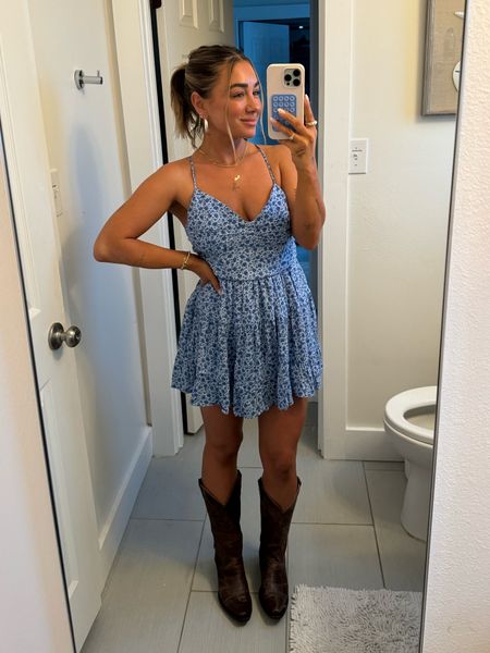 Dress is TTS, wearing size small! Boots I size up 1 full size cuz I don’t like my boots tight. Lili claspe code is JULIA15 

Spring style, spring dress, cowboy boots, country concert 
