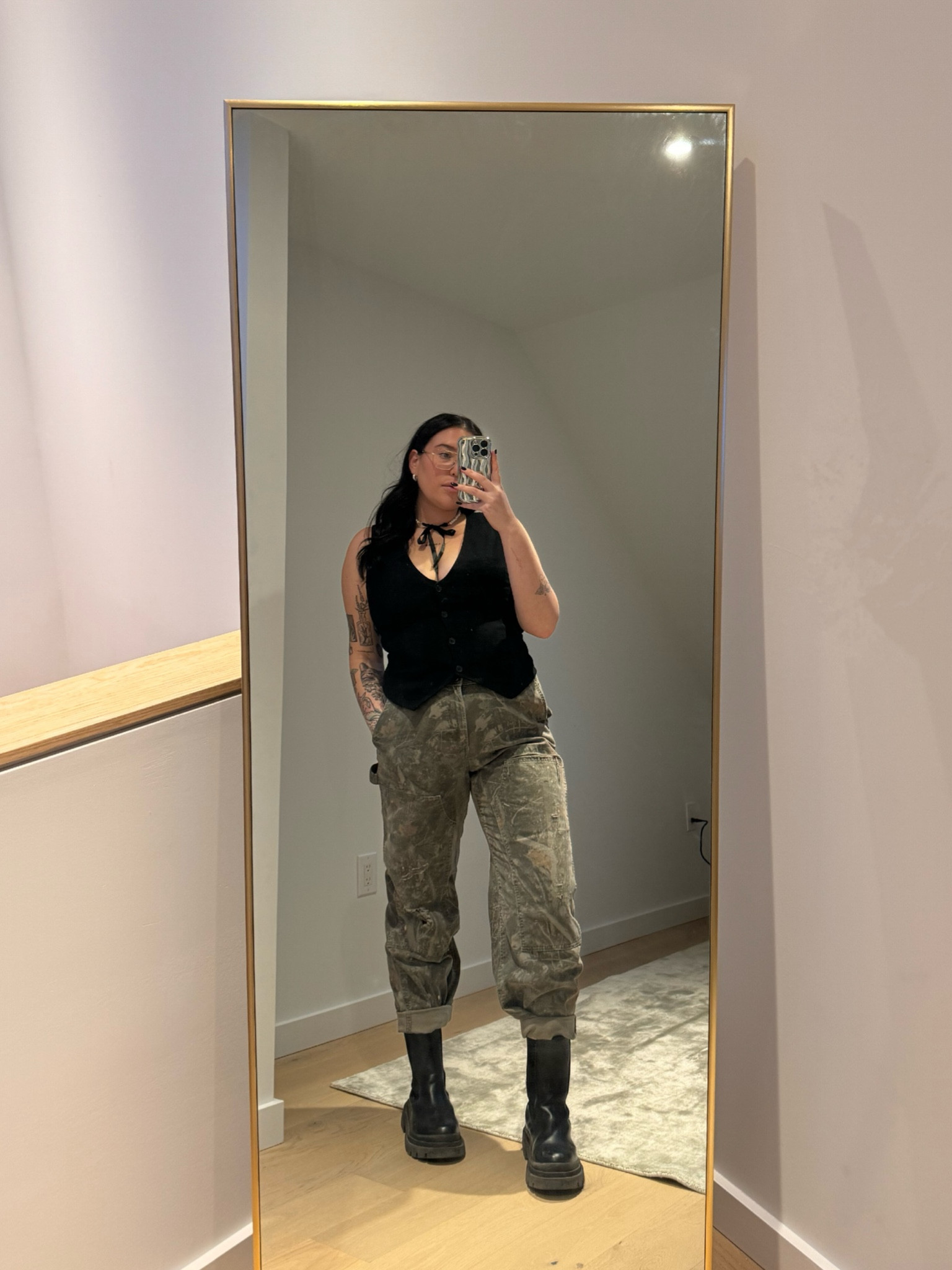 Masc lesbian outfit, androgynous outfit, camo pants, midsize masc, wlw, lesbian fashion, stem lesbian, stem outfit, stem fashion 

#LTKmidsize
