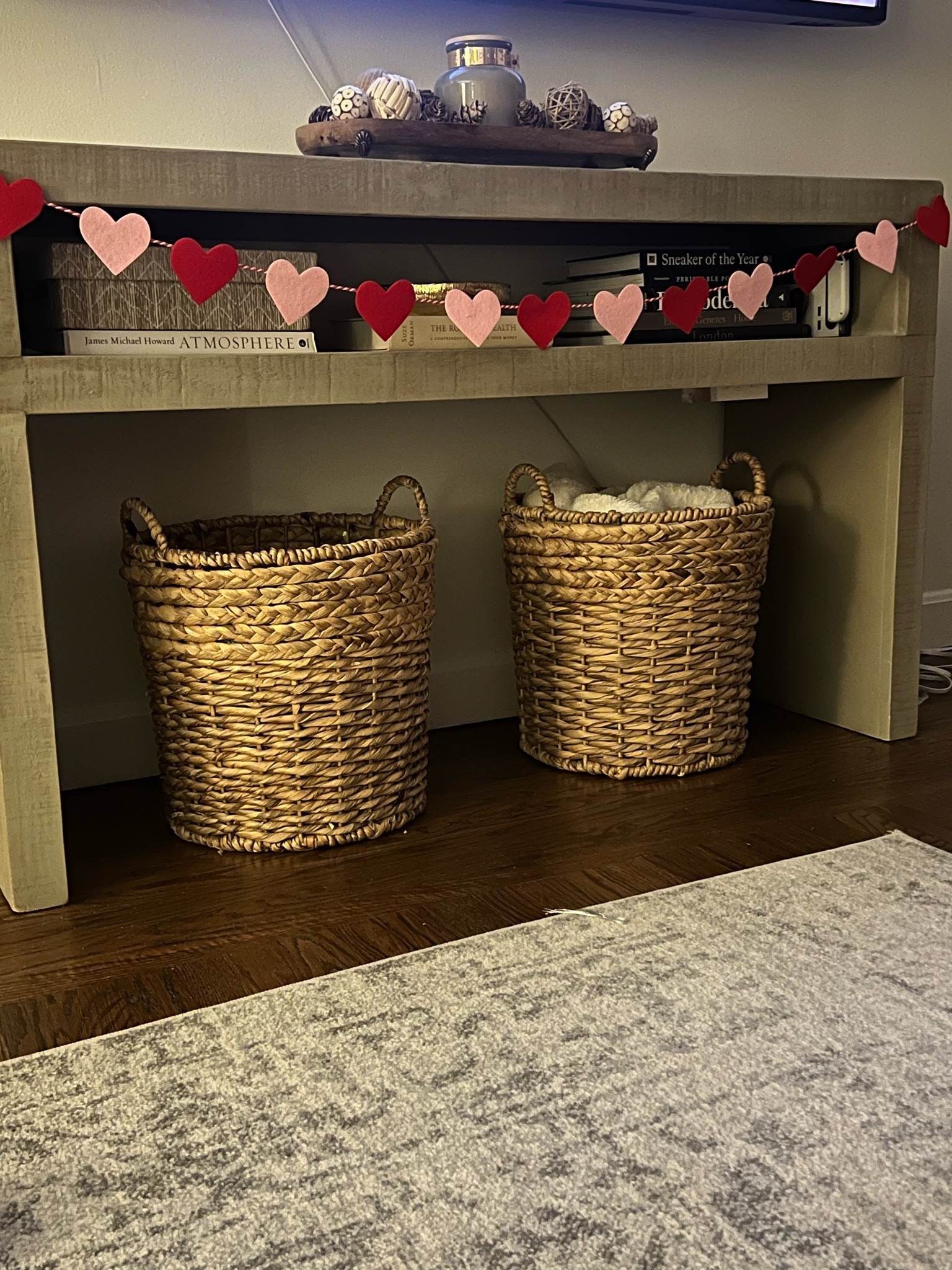 Valentines Day Garland ❤️💗 
#ValentinesDay #Livingroom #ValentinesDayDecor #ValentinesDecor

#LTKGiftGuide #LTKsalealert #LTKhome