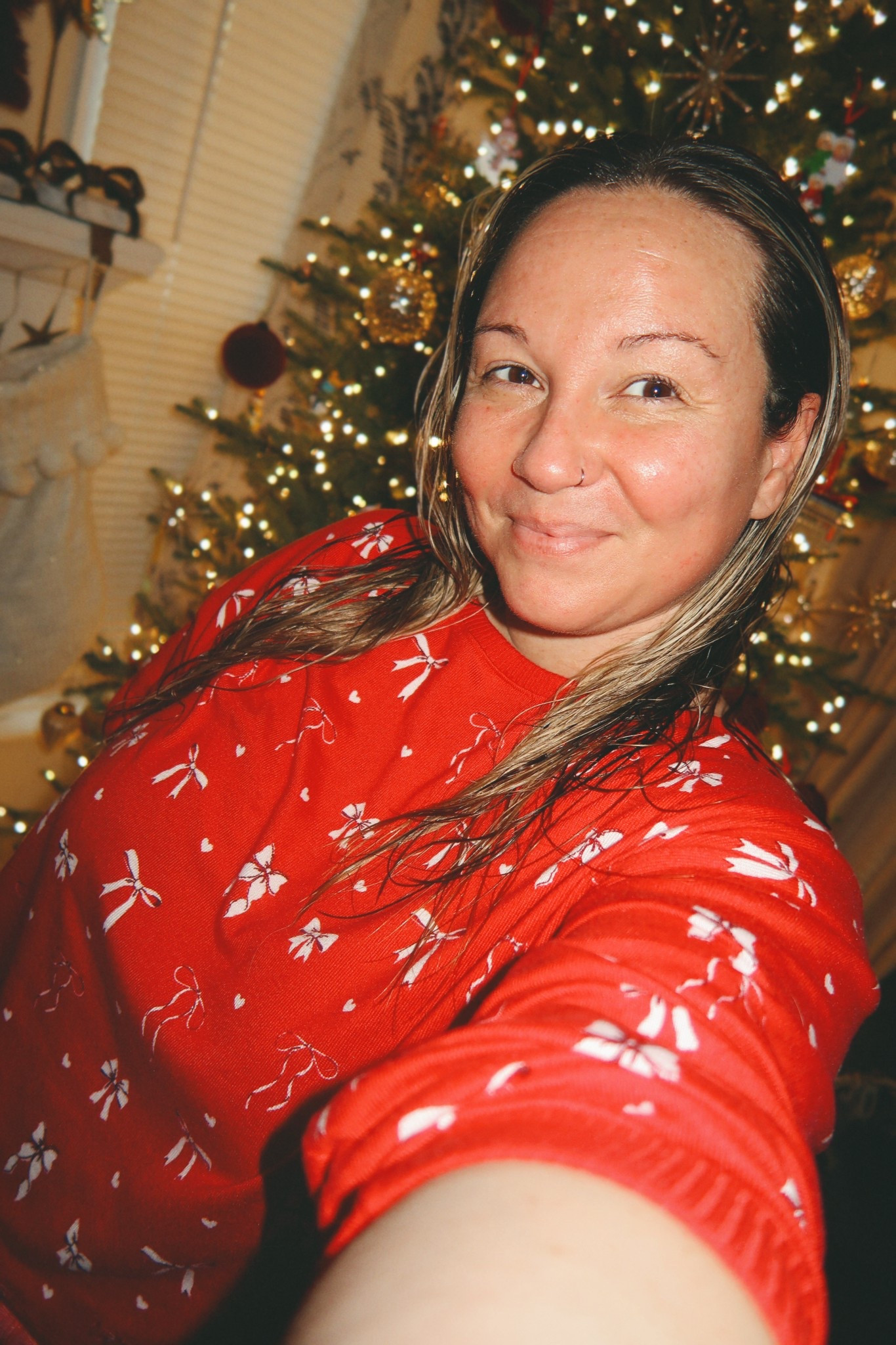 Cozy pajama set from American Eagle 
Wearing size LARGE 
The print is perfect for Valentine’s Day as well as the holidays! The bow print is adorable! 

#LTKSeasonal #LTKHoliday #LTKMidsize