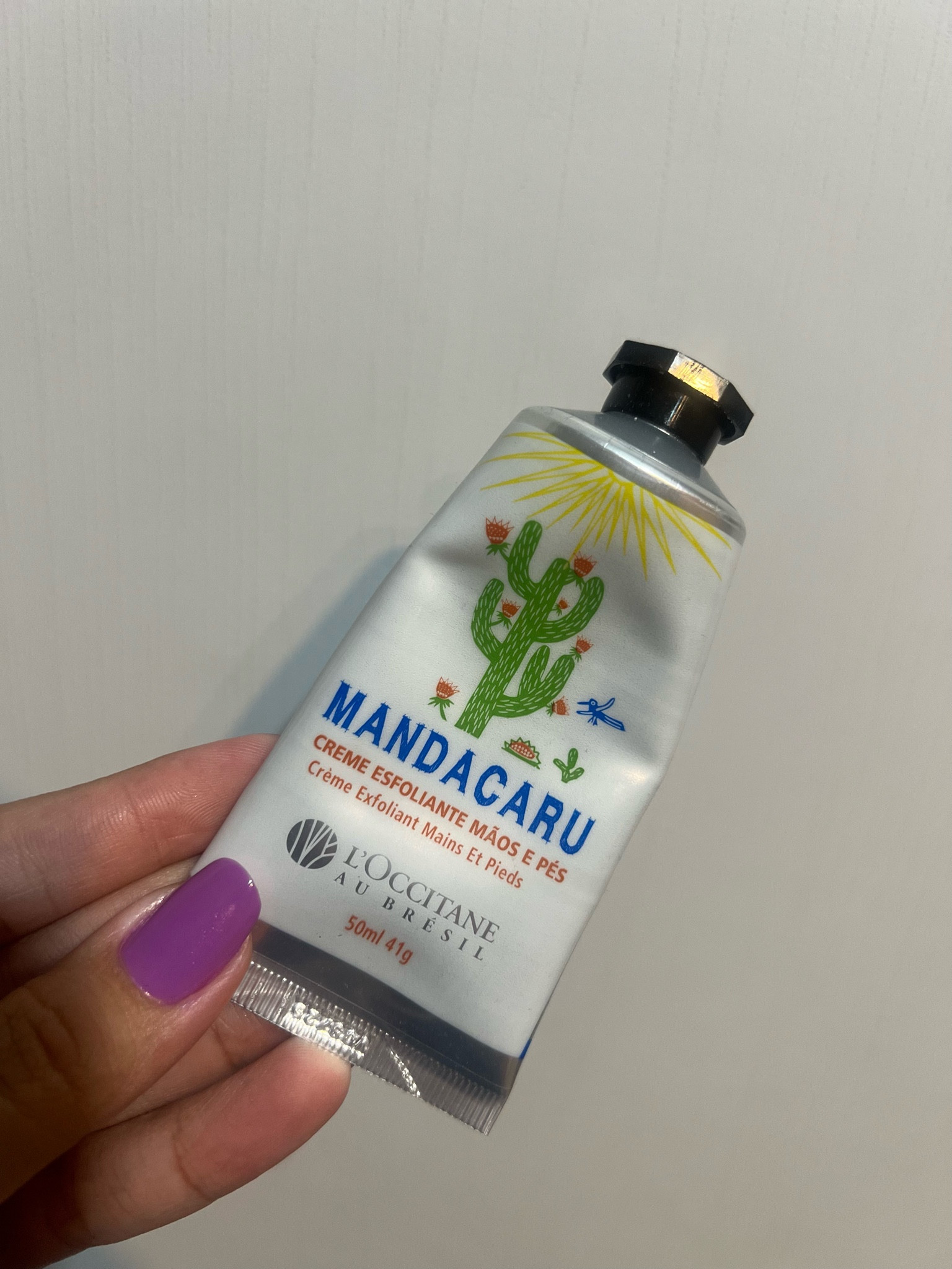 creme esfoliante para mãos e pés da L'Occitane au Brésil proporciona uma esfoliação suave para a pele, ajudando a remover as células mortas.
A pele fica macia e com toque aveludado.

#LTKbeauty #LTKbrasil #LTKstyletip