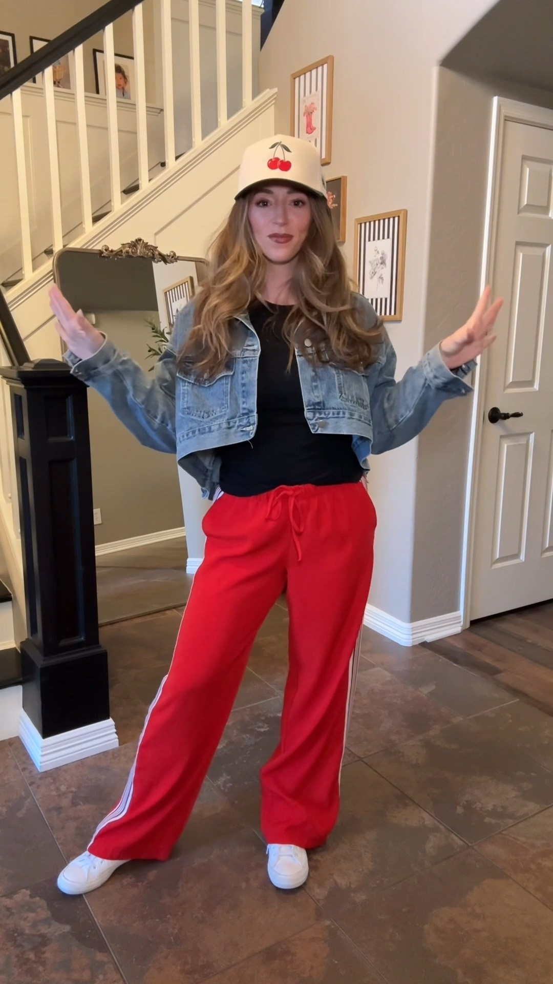 Current uniform lately 🤝
Comfy, cool, a little sporty, a little extra.
This combo just feels like me lately.