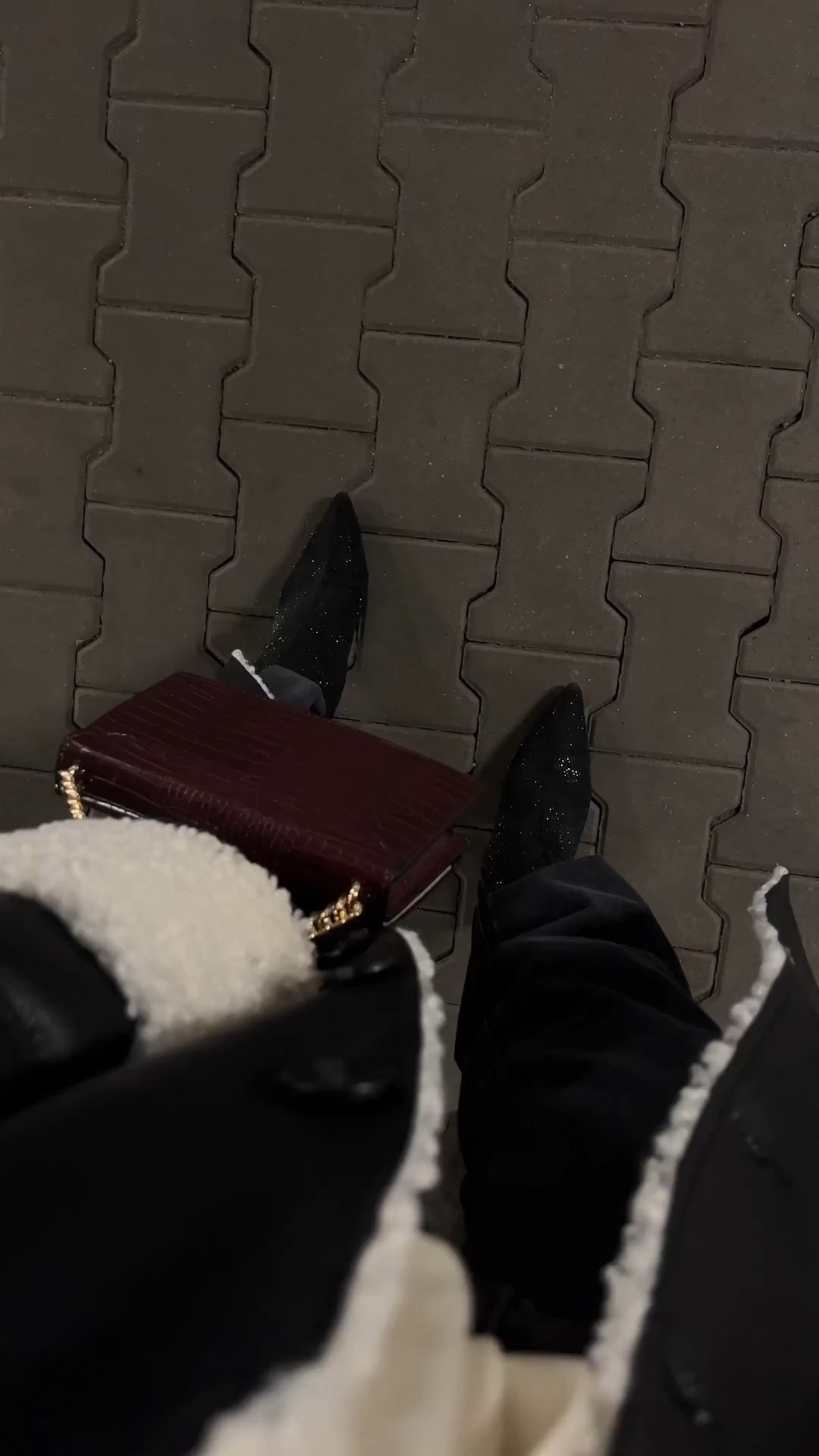 A little sparkle goes a long way. ✨ Linking my favorites below. Easy pieces that add sparkle without trying too hard. 🤍

#LTKSeasonal #LTKWorkwear #LTKBeauty