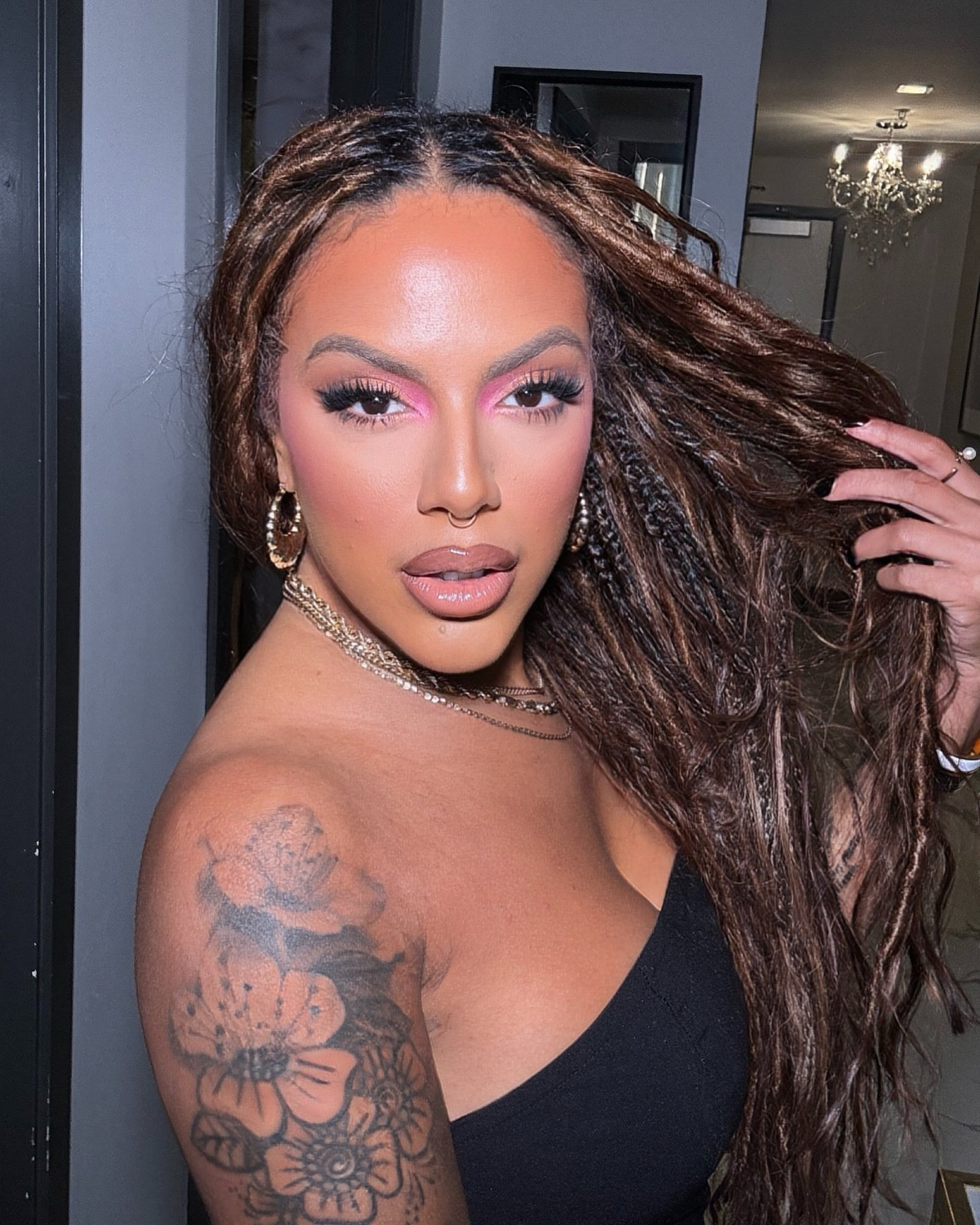 Glam on @weezywtf for @twogether.land segment! We did a nude eye with a pink inner corner using @patricktabeauty she’s giving blush! What do you all think of this look? 

#makeupartist #dallasmakeupartist #dallasmua ##makeup #glam #celebritymakeupartist #dallascelebrity #dallasinfluencer #alayzacaseymakeup #influencer #dallasblogger #dallascontentcreator #contentcreator