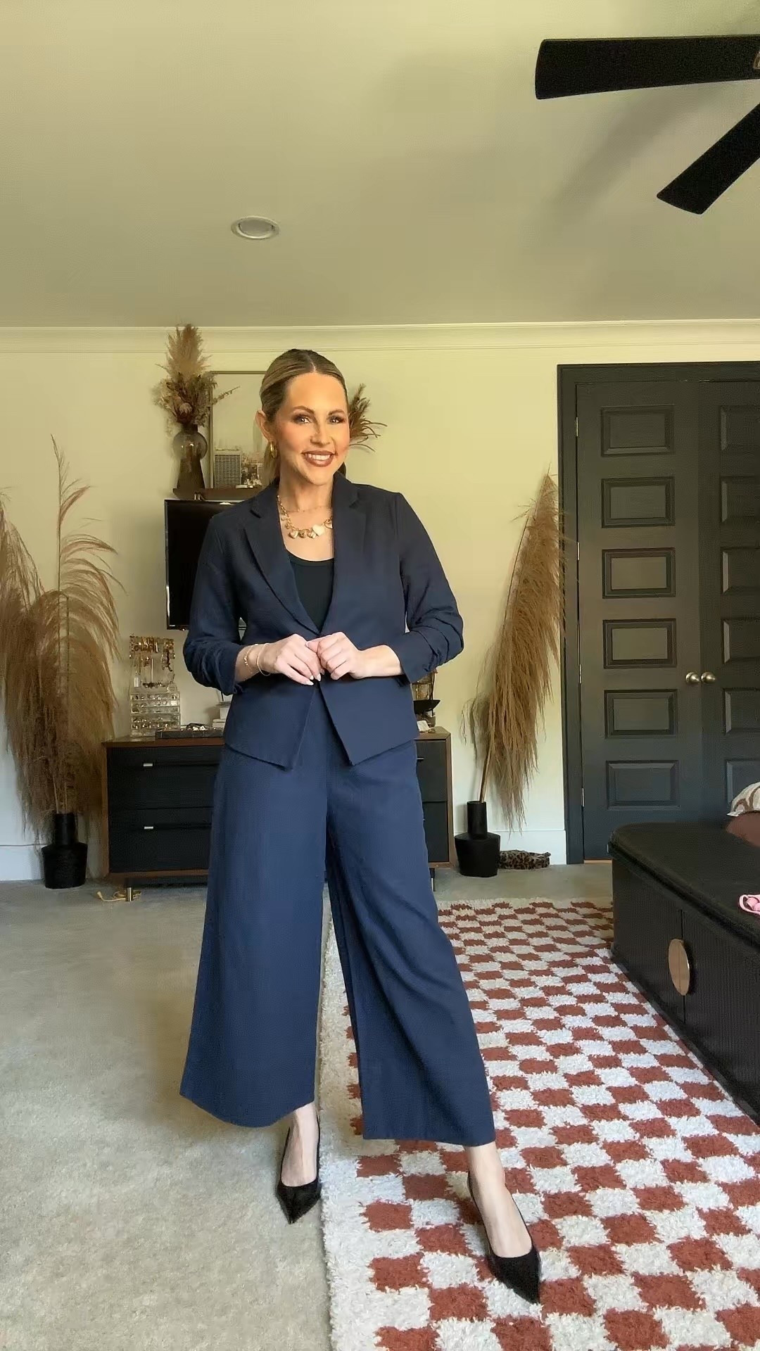 I’m all about this work outfit 💙 chic, sophisticated, and the look of “ready to get shit done” ✔️ shop it here! @Gibsonlook 

#gibsonlook #workoutfit #workstyle

#LTKootd #LTKWorkwear #LTKOver40