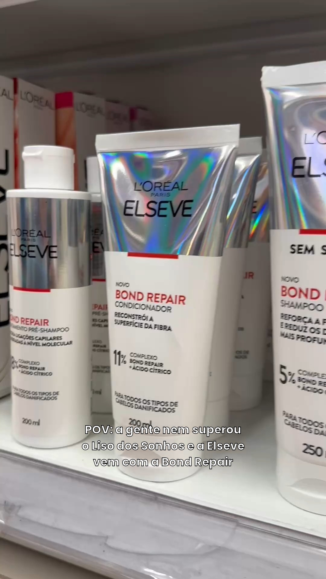 Mas calma, que as duas são bem diferentes! ✋🏼💫

Liso dos Sonhos: perfeito para lisas ou alisadas (por química ou fonte de calor) que querem o cabelo blindado contra a umidade e liso por muito mais tempo.

Bond Repair: indicado para todos os tipos de cabelo danificado! Acredito que seja o tratamento premium da Elseve, que promete reparação profunda e regeneração da fibra capilar a partir do interior, prevenindo a quebra dos fios.

#LTKbeleza #LTKbrasil