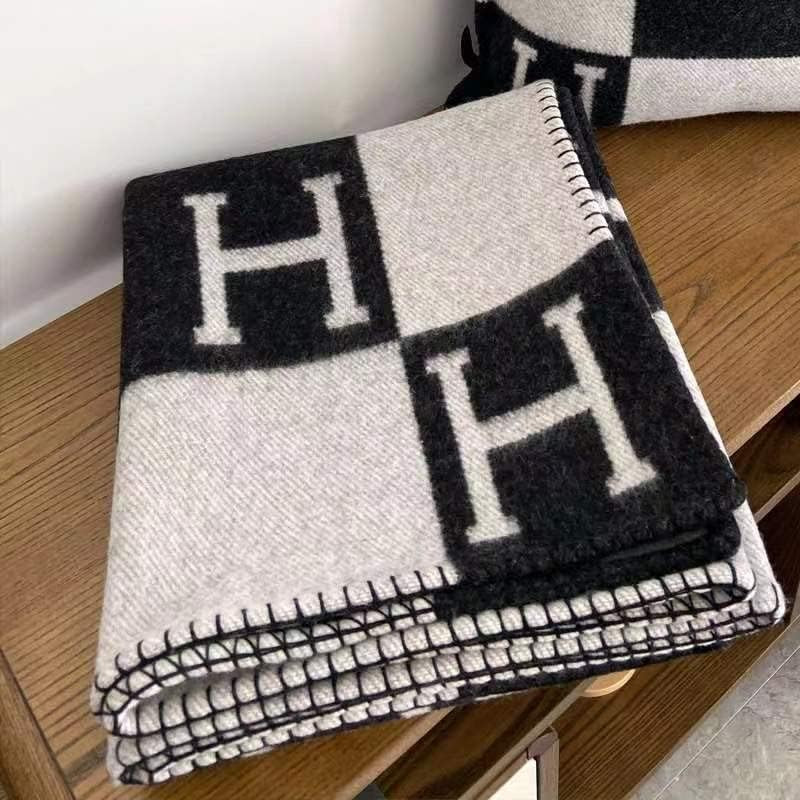 Luxury H Blanket, Full Wool Blanket, Super Soft Anti-Pilling, Suitable for Sofa, Living Room, Bed an | Amazon (US)