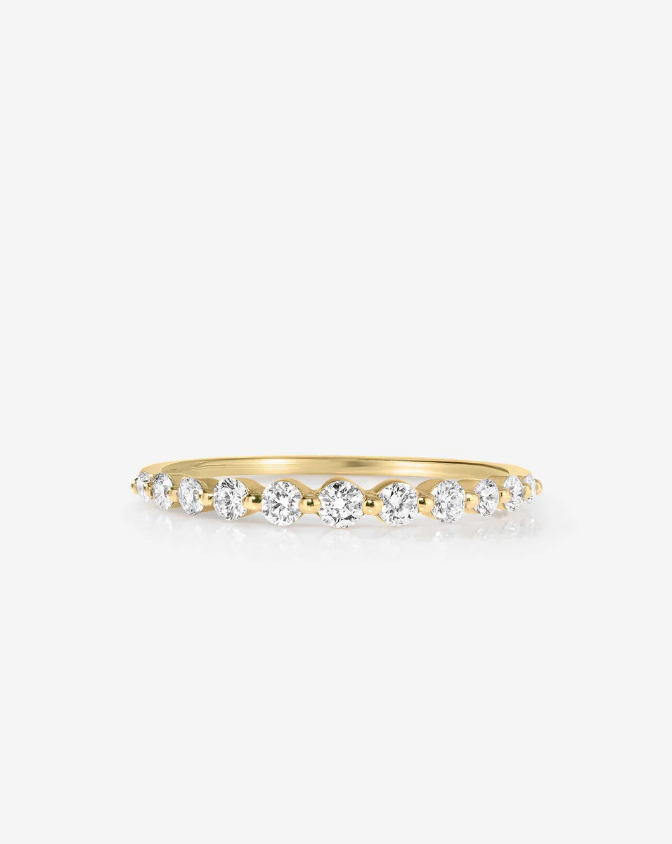 Graduated Single Prong Diamond Ring | Ring Concierge