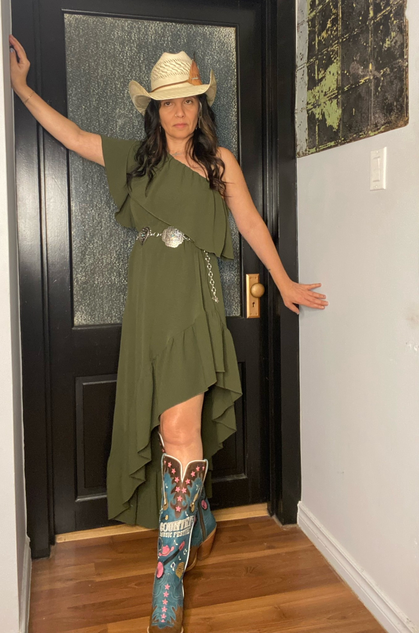 ✨Western glam, but make it festival ready✨

This one-shoulder olive dress gives all the flowy boho vibes while the silver concho belt cinches it in just right. Add a classic straw cowboy hat (with a feather, because details matter 🤠) and statement boots that scream country music festival and you’ve got yourself the perfect rodeo-to-concert look.

It’s equal parts chic + sassy, and those boots? They’re doing all the talking 🎶✨

#WesternFashion #FestivalOutfit #OOTD #CountryMusicFestival

#LTKdatenight #LTKpartywear #LTKdresses