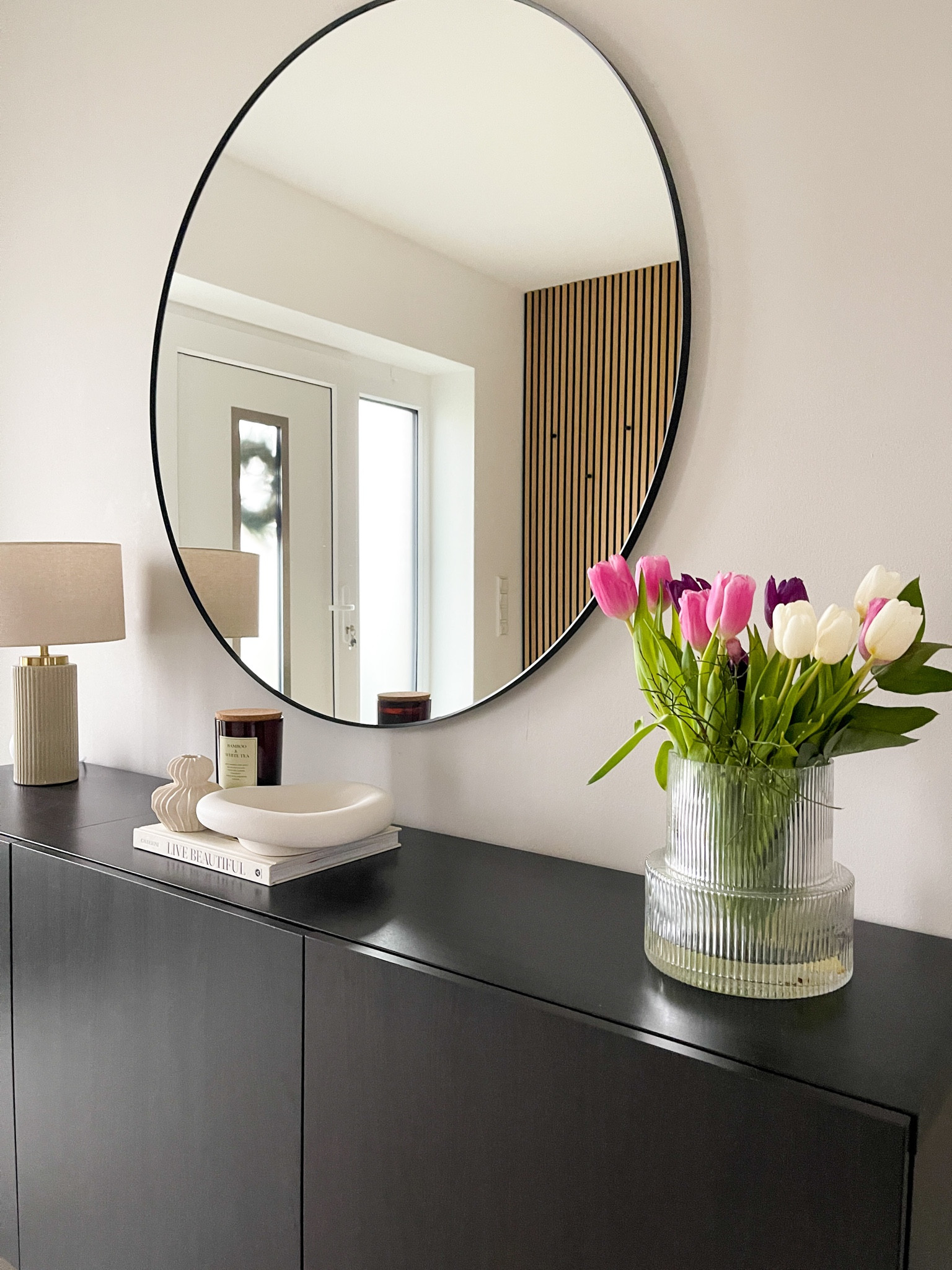 Detaillove ♥️

#detaillove #vasenliebe #vasen #tulpen #homedeco #homedecoration #sideboardstyling 

#LTKhome #LTKstyletip #LTKbeauty