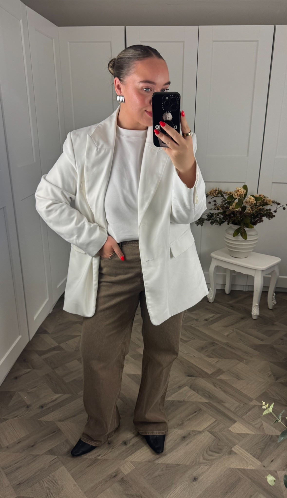 new shade in my fav jeans👖

I wear a 31 short leg (I’m a UK14 and 5ft 2 and a half) but debating trying the smaller size as they have a little stretch and give too

#LTKjeans #LTKmidsize #LTKpetite