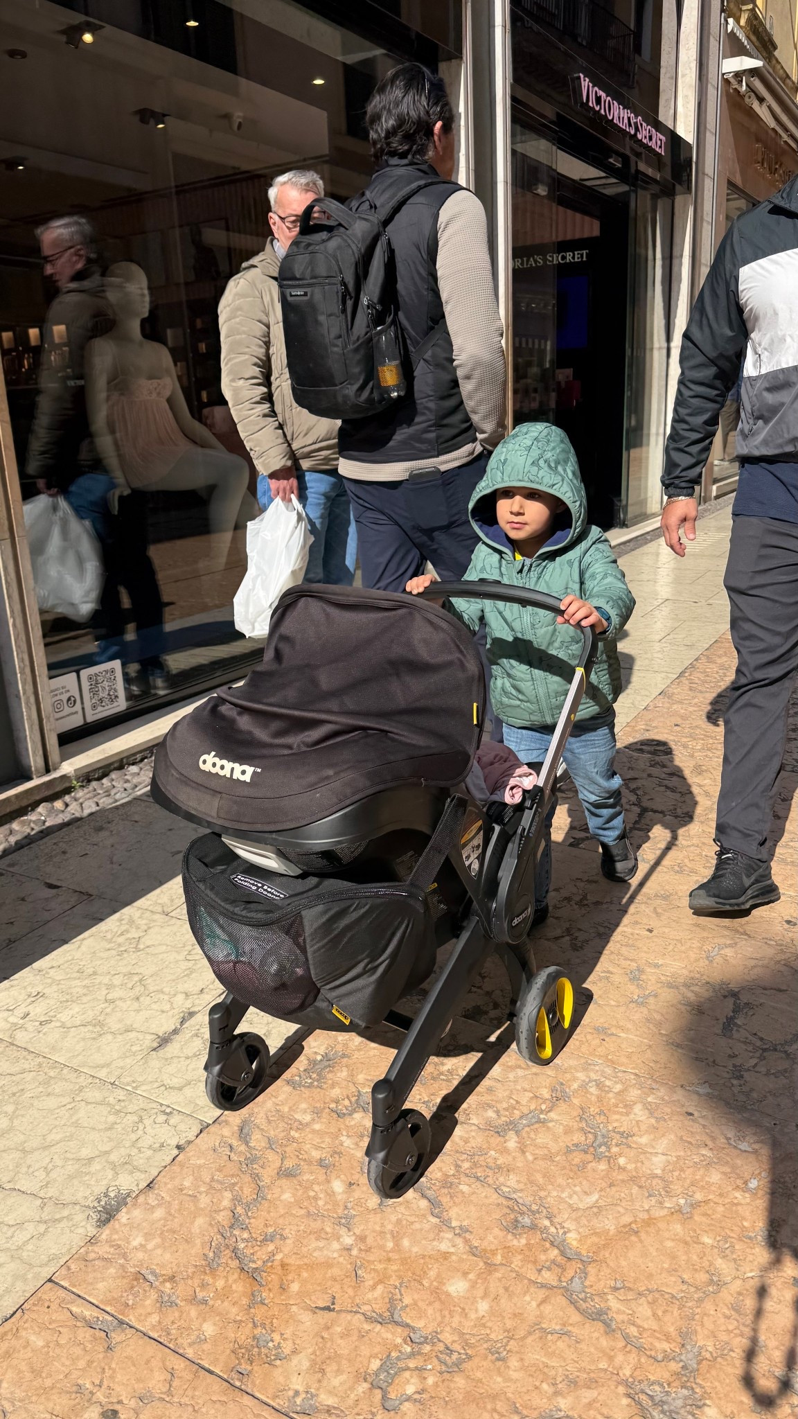 Doona stroller attachment saving my back !

Didn’t think this would have as much space is it does! Love it

#doona #doonastroller