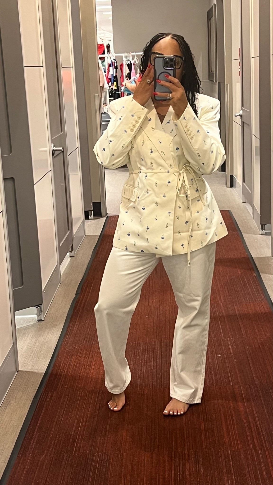 Floral blazer and white dylan jeans

#LTKootd #LTKgrwm #LTKOver40