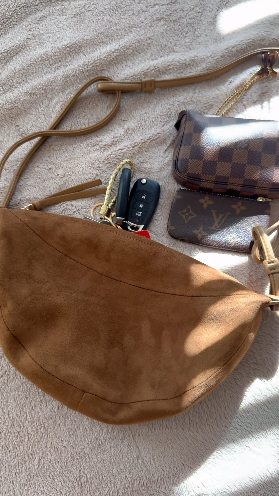 My everyday go-to lately—effortless, slouchy, and still so roomy 😌
Before I switch bags, here’s a quick what’s in my bag.

Bag details linked in my bio under Happykryng’s favorites ✨

Hashtags:
#whatsinmybag
#igreels
#reelsstyle
#everydaybag
#slouchybag
#casualluxe
#handbaglover
#fashionreels
#momstyle
#luxeonthego
#happykryng

#LTKFindsUnder50 #LTKdayinmylife #LTKmomlife