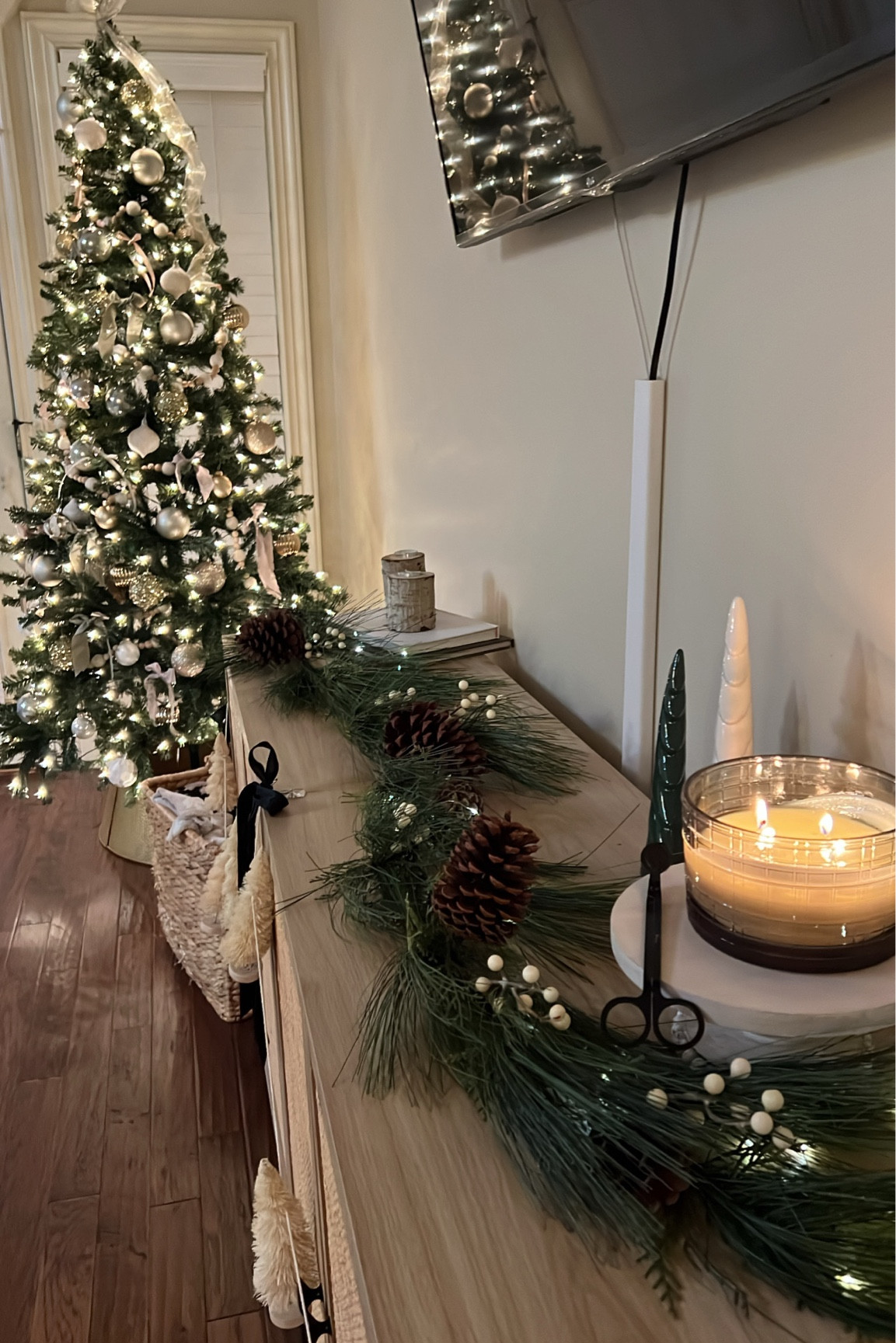 My favorite little spot in our living room. So cozy ✨🙌🏼🤍


#LTKhome #LTKHoliday #LTKSeasonal