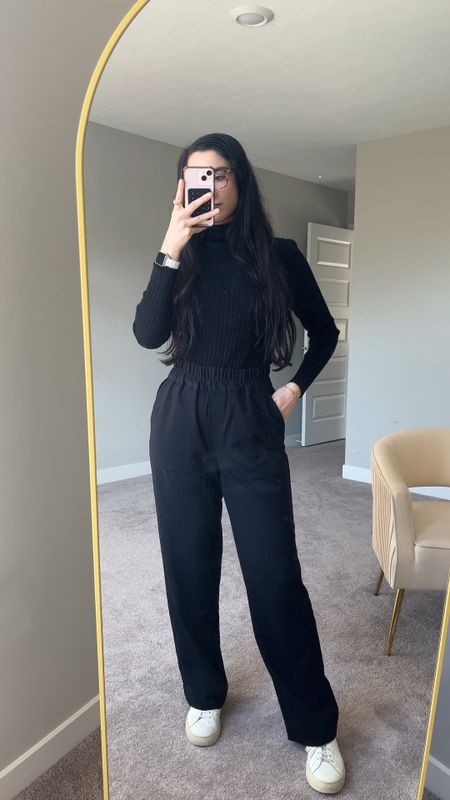 Wide leg work pants
Universal standard pants !

I’m a size 2xs in their brand 

Work wear
Wide leg trousers 
