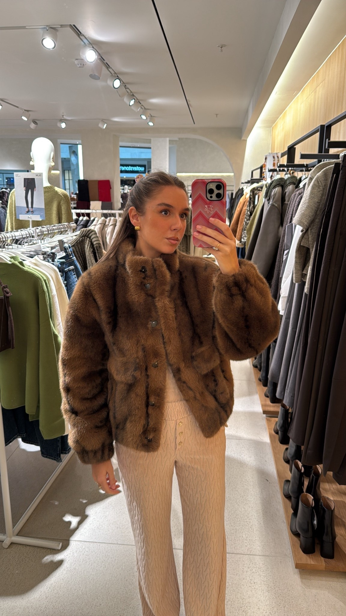 Faux fur bomber jacket 🤎🐻

#LTKstyletip