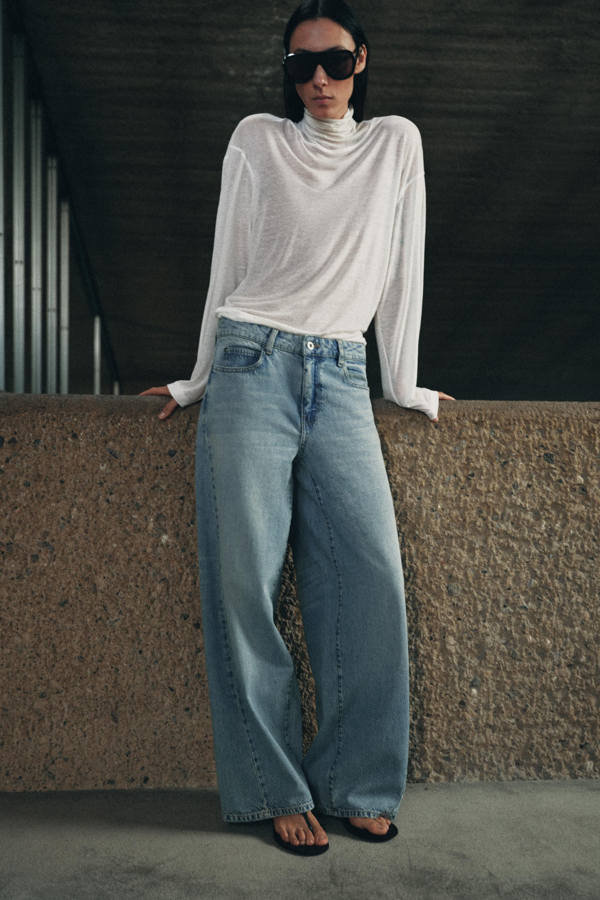 ZW COLLECTION MID-RISE LOOSE BARREL JEANS | Zara US