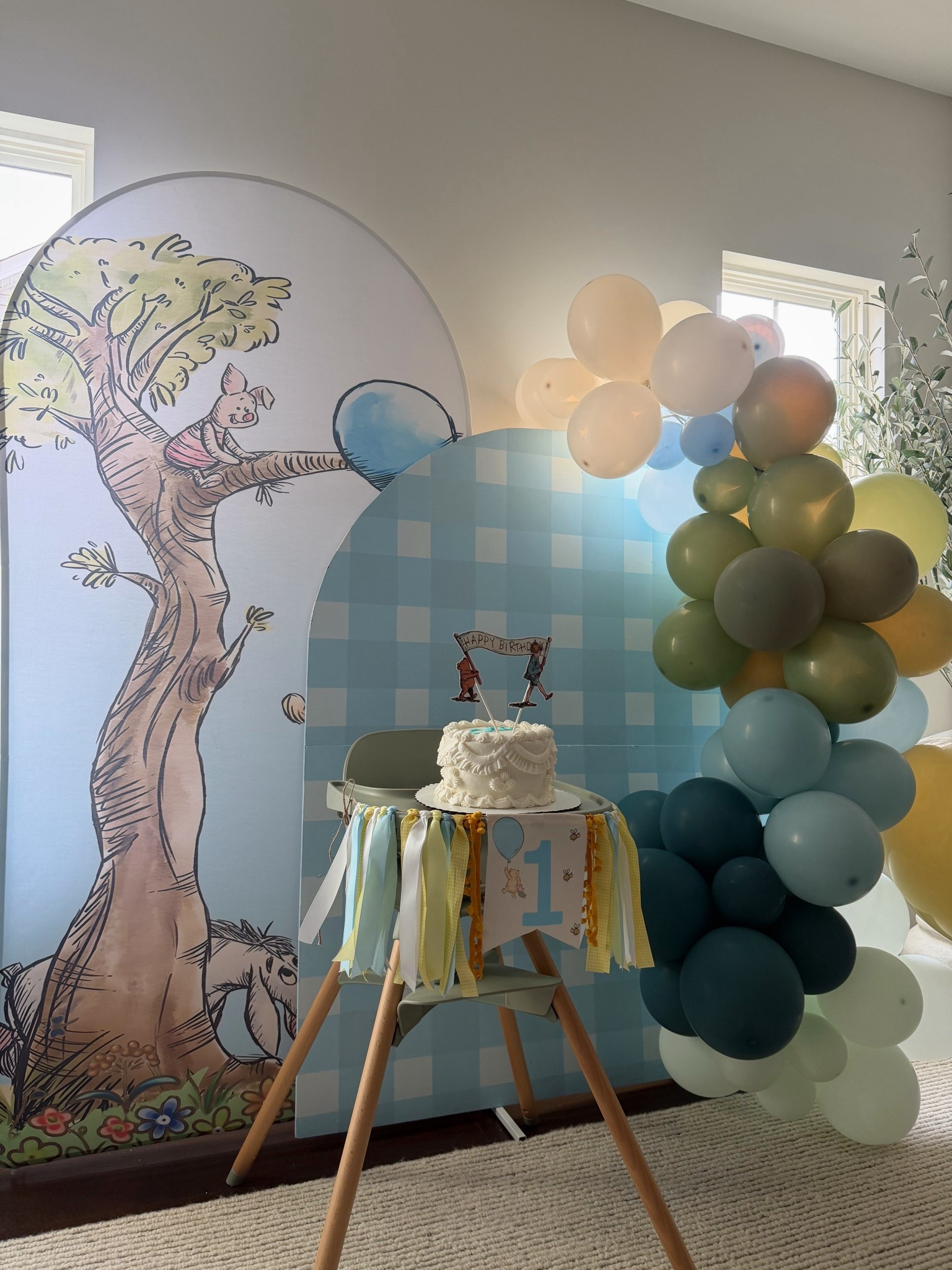 The fabric backdrop (left) is linked! I got the 6.5feet size!  Everything else is linked on my other storefront 