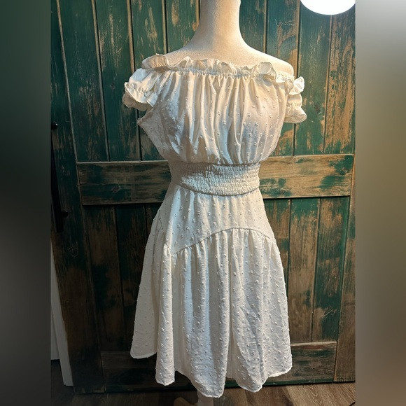 White cottage core flowy off shoulder white dress woman size medium | Poshmark