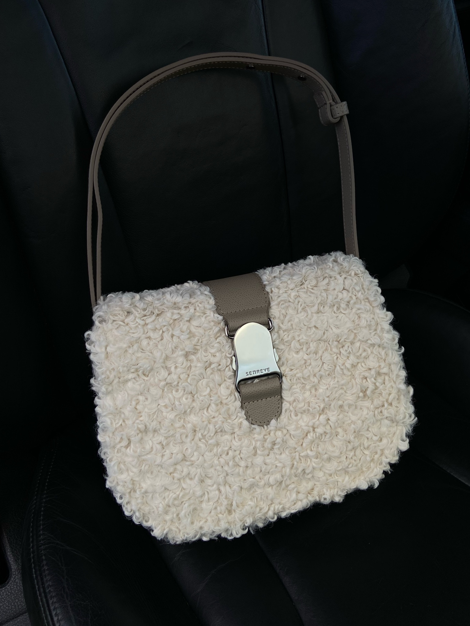 Fluffiest bag for A/W season 🐑🤍☁️ shop via link https://www.senreve.com/milicivona to get $50% off on an order

#LTKHoliday #LTKCyberWeek #LTKGiftGuide