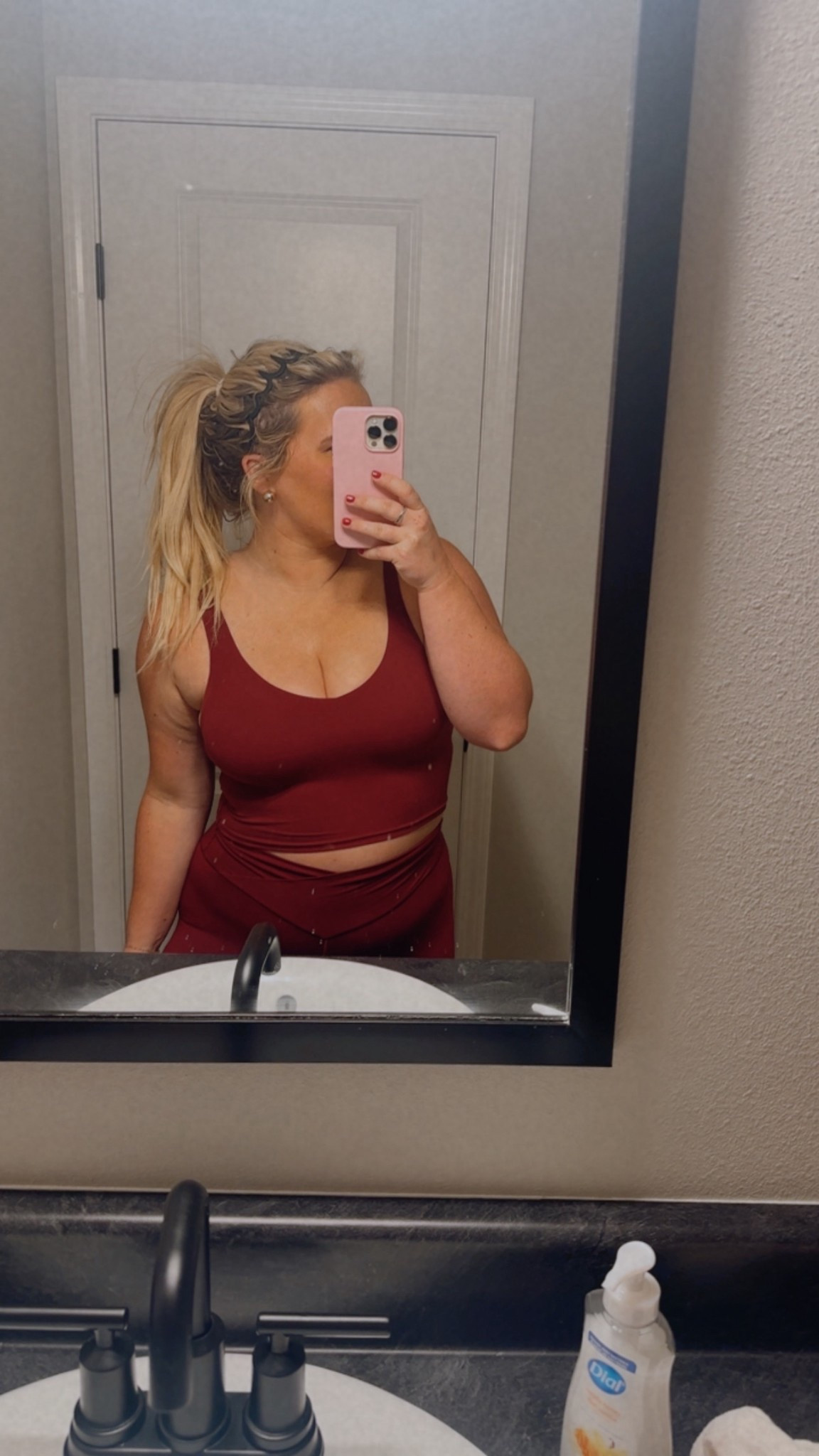 This Aerie set is the comfiest set I’ve ever put on! Love this color and the fit is amazing! Plus it’s on sale right now! 

Plus a fun color for thanksgiving and christmas time! 

#LTKSaleAlert #LTKHoliday #LTKActive