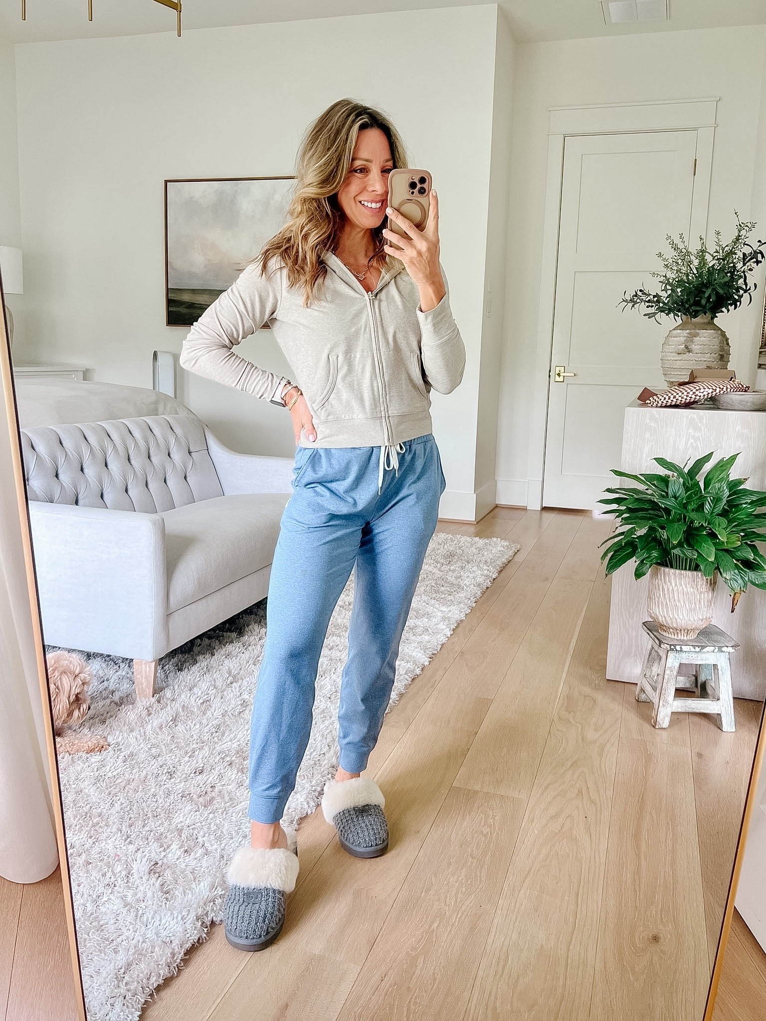 So cozy in this zip up that looks like high end brands but is affordable from Amazon 

Jacket Fit: I’m wearing an XS

Joggers Fit: I’m wearing an XS

#LTKmomlife #LTKPetite #LTKgrwm