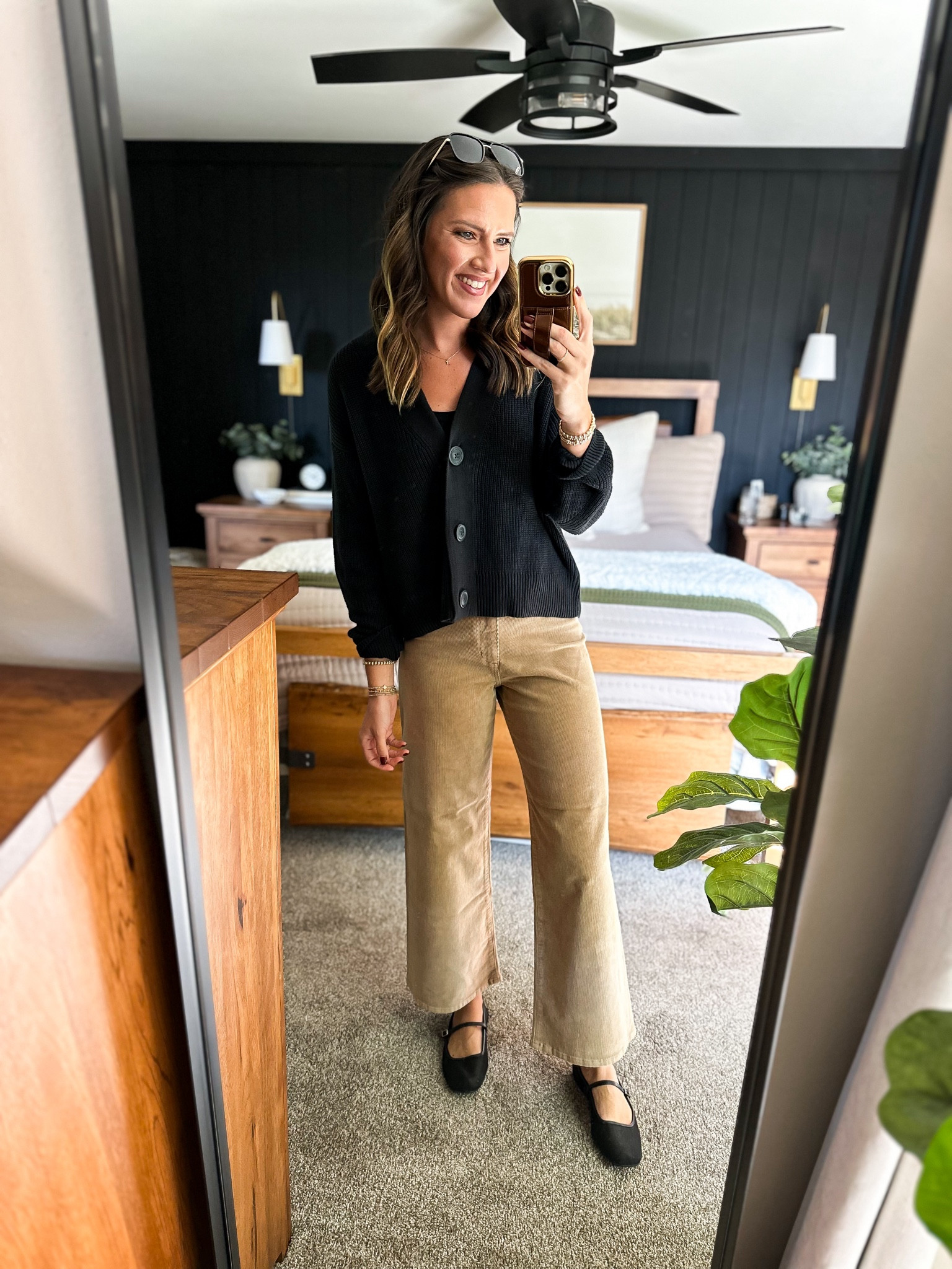 These cute corduroy pants and cardigan are 30% off today! 

Pants - size 4 
Cardigan - medium 


#LTKFindsUnder50 #LTKSaleAlert #LTKStyleTip