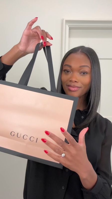 Trying out the new Gucci Beauty Gloss à Lèvres Plumping Lip Gloss! ✨ 

SHADES:
Bertha Pink 
Suzanne Brown
Joslyn Clair 

#LTKVideo #LTKbeauty #LTKSeasonal
