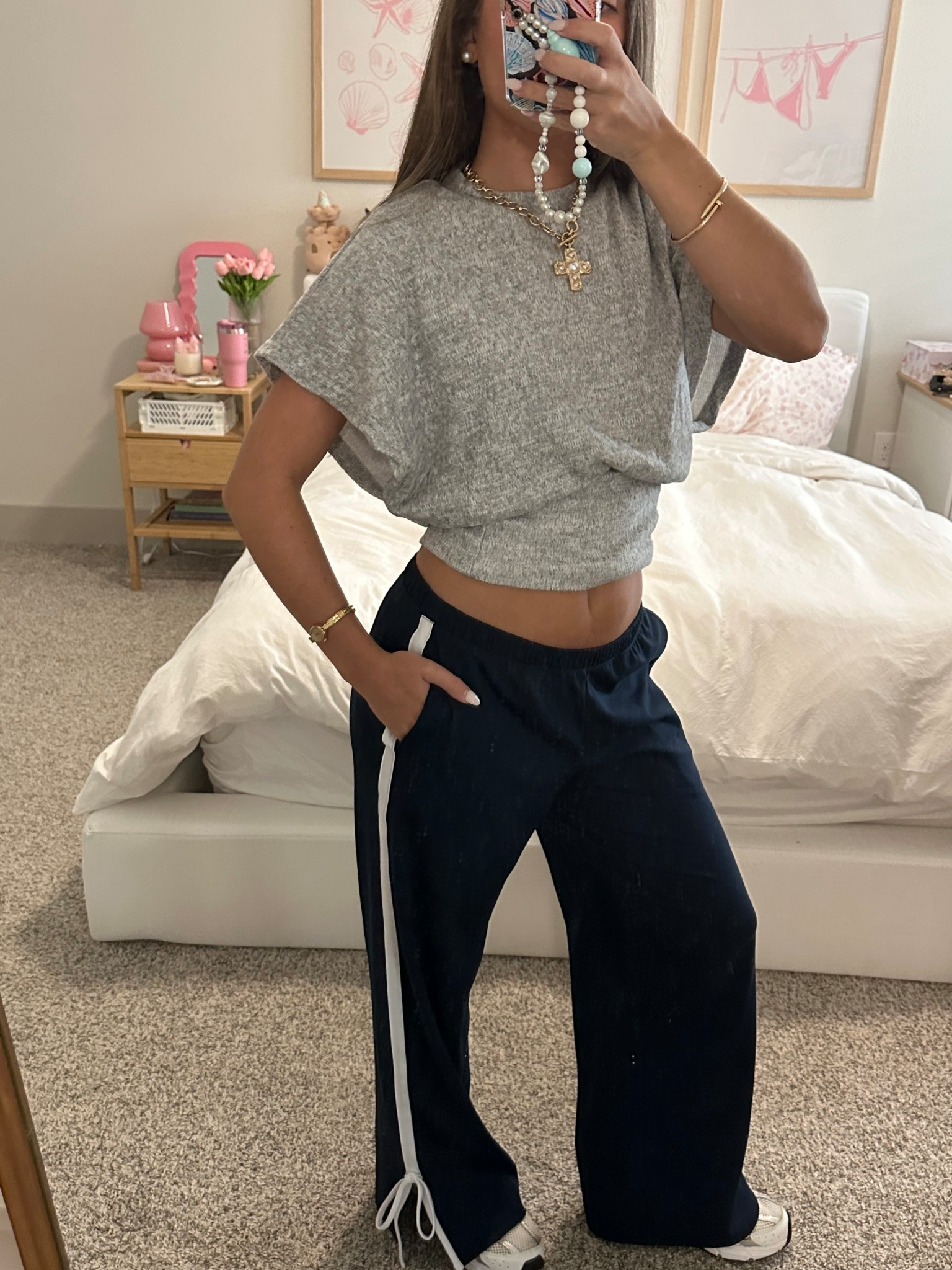 OOTD 🤍 Xs top , Xs short in bottoms 