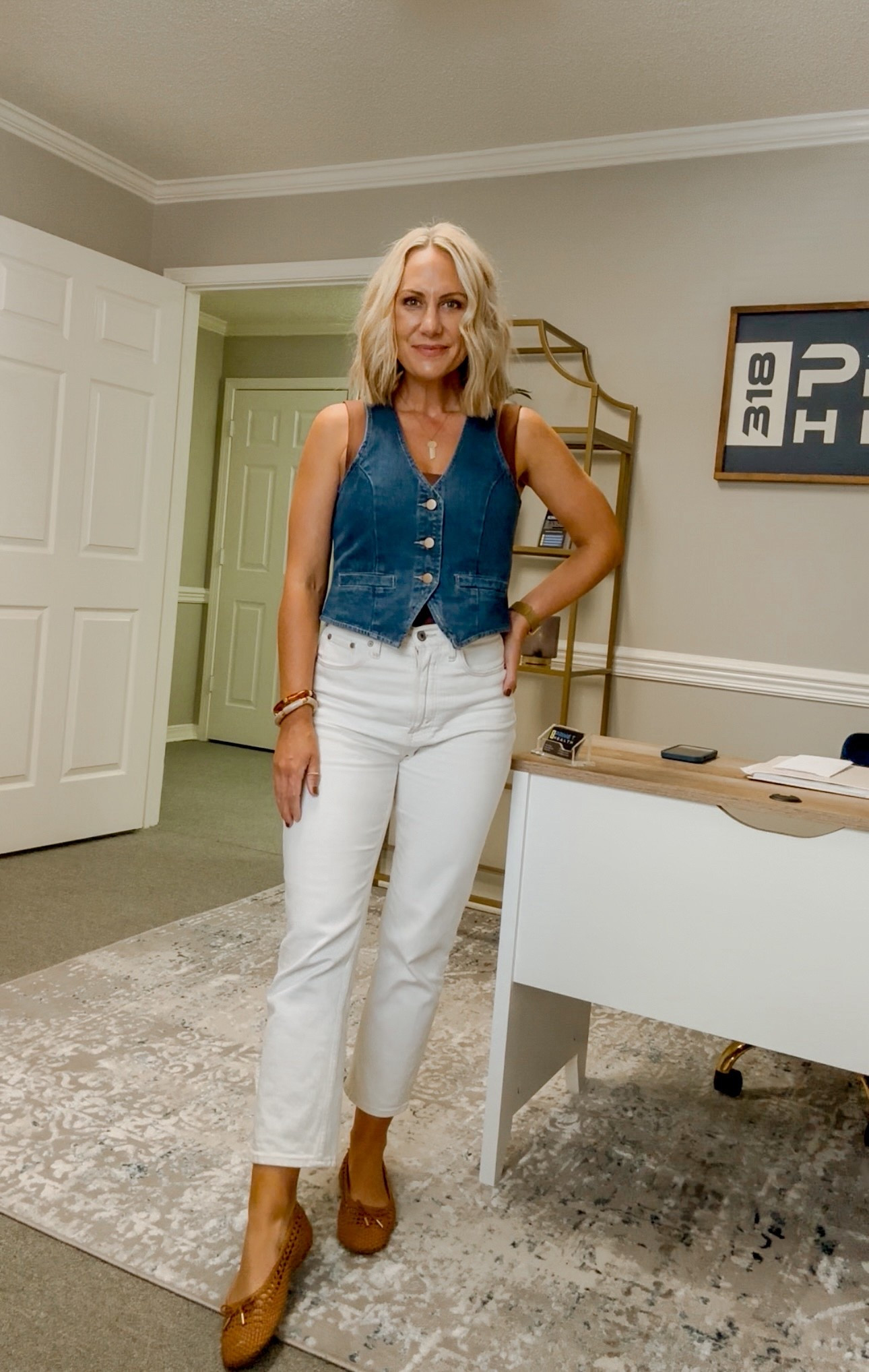 Just a HOC Spring loving her neutrals 🤎

#denimvest #beigedenim #creamdenim #falltransition #casualstyle #amazonfinds

#LTKPetite #LTKStyleTip #LTKFindsUnder100