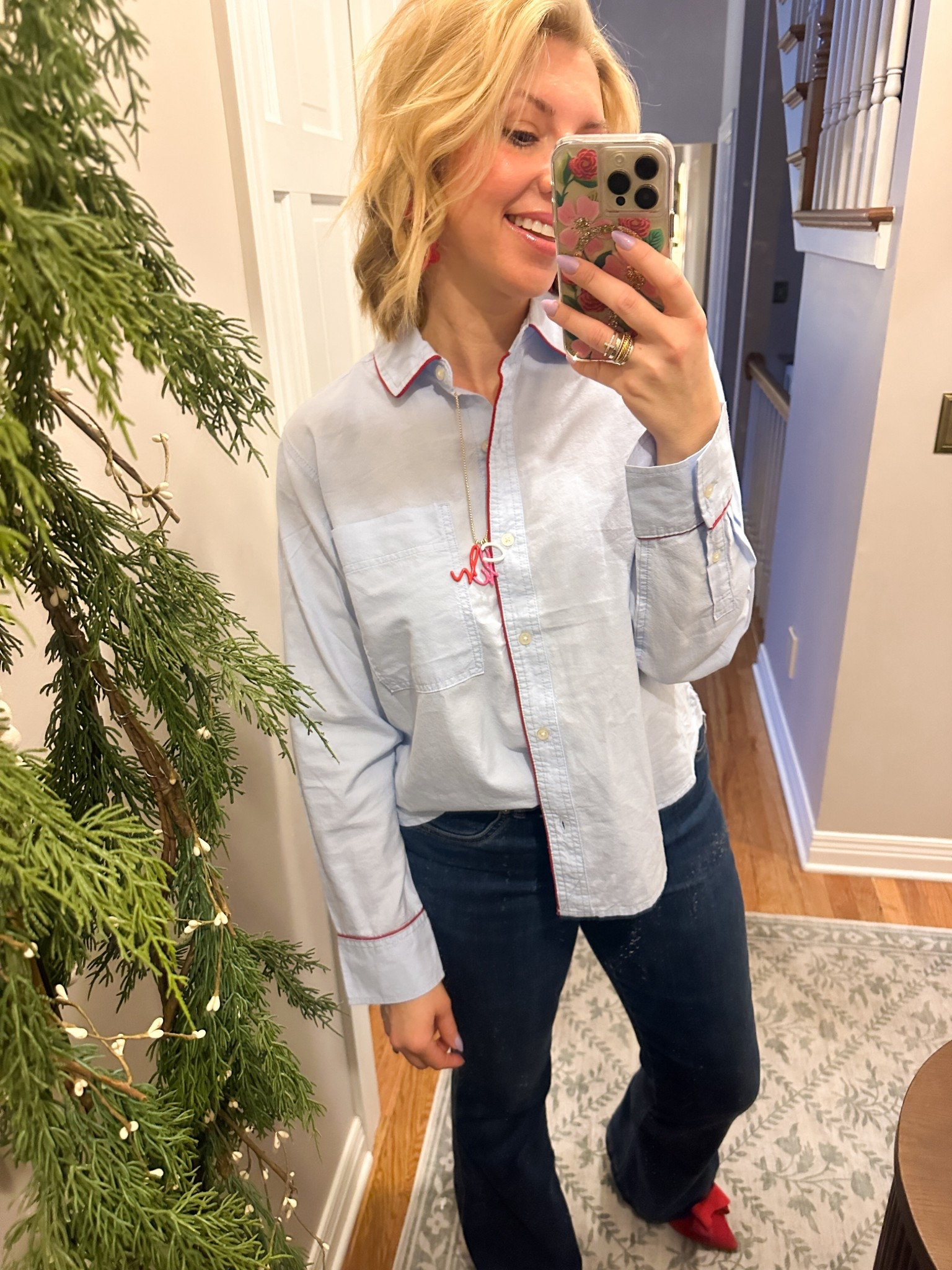 Midweek ootd. This top is $15! 🙌🏻

#LTKootd #LTKMidsize #LTKmomlife