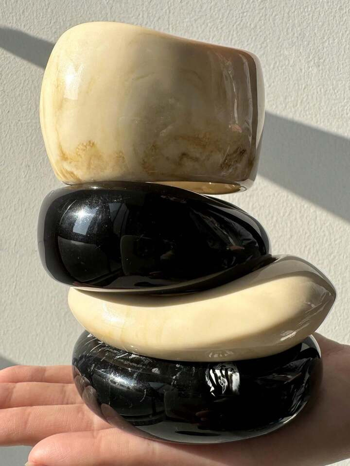 1 Pieza Pulsera Asimétrica De Resina Beige Y Negra Gruesa Y Ancha, Accesorio De Joyería Apilable De Moda Para Mujer, Para Otoño/Invierno | SHEIN