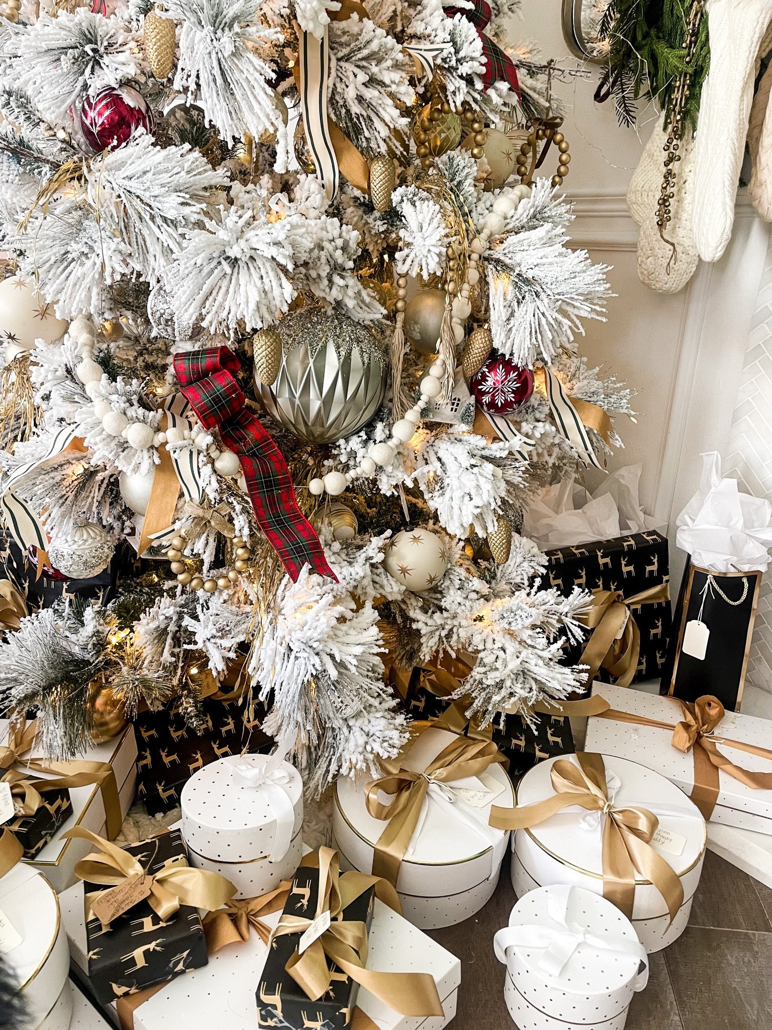 Flocked Christmas tree with decor

Neutral Christmas decor
Flocked tree
Ornaments
Gift boxes 
Christmas decor
Christmas home decor
Sale #LTKHoliday

#LTKSeasonal #LTKHoliday