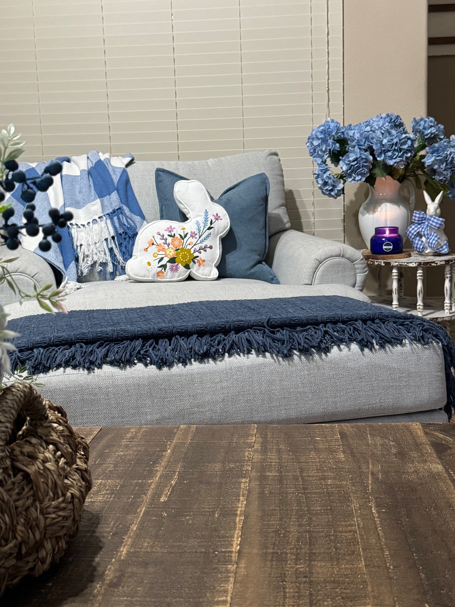 SPRING just hopped into my living room and I’m not mad about it 🐇💙

This sweet little bunny pillow might be my favorite Easter find this year — the florals, the soft colors, the charm… it instantly makes the whole room feel like spring.

I paired it with this cozy blue & white check throw for that light, fresh cottage feel. It’s the easiest way to refresh your space without changing everything.

If you love simple seasonal decorating, these two pieces are SUCH a cute combo.

Shop the bunny pillow and blue gingham throw in my LTK before they sell out 🤍
#springdecor #easterdecor #ltkeaster #cottagedecor #farmhousestyle 


#LTKSeasonal #LTKSpringSale #LTKHome