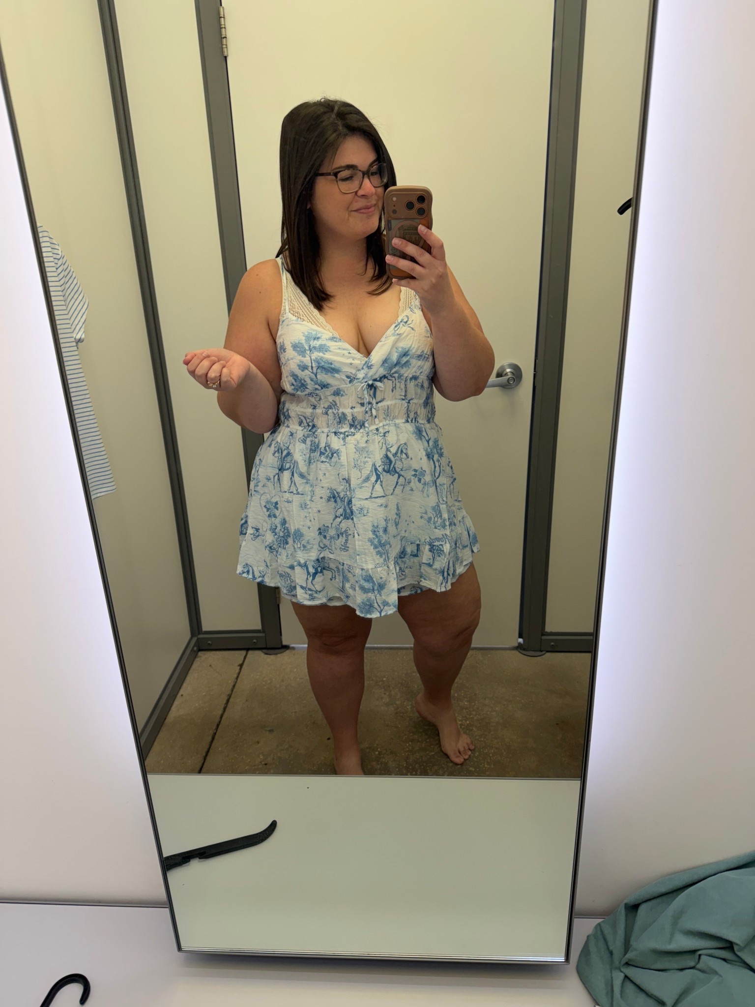 This cutie little number would be perfect for a country concert. Throw on some boots and a denim jacket? Perfection. Size reference, XXL

#LTKMidsize #LTKootd