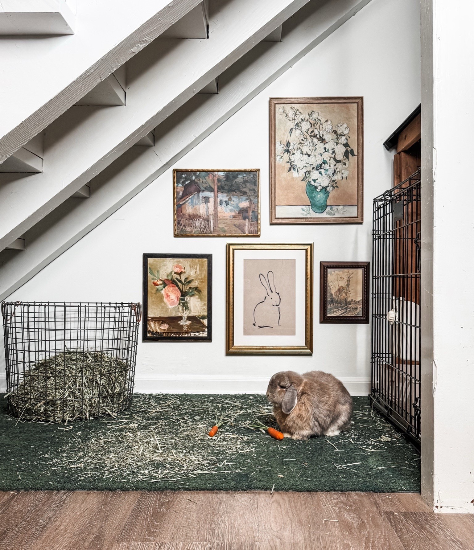 Proof that functional spaces can still be beautiful 🤍 A curated gallery wall of vintage-inspired framed art, paired with black metal pet crates, wire hay baskets, and a green rug creates warmth and charm—even in a pet zone. Thoughtful design works everywhere in the home.

#homewithpets #interiorinspo #gallerywalldesign #functionalstyle #eanesinteriors


#LTKOver40 #LTKHome #LTKvlog
