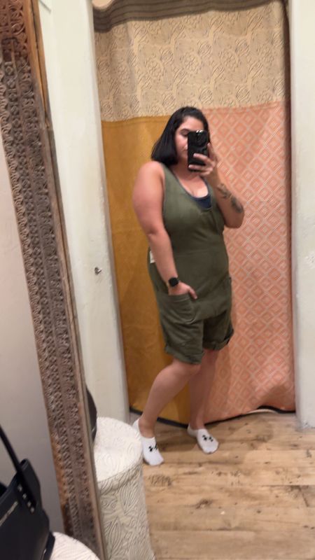 Ridiculously cute shortalls from Free People that are exactly like the high roller jumpsuit. I have on the L here and it was tiiiiiight. Definitely needed to size up to the XL but will very cute for the spring and summer. 

Spring outfit 
Romper
Denim
Jumpsuit 
FP style 

#LTKfindsunder100 #LTKstyletip #LTKVideo