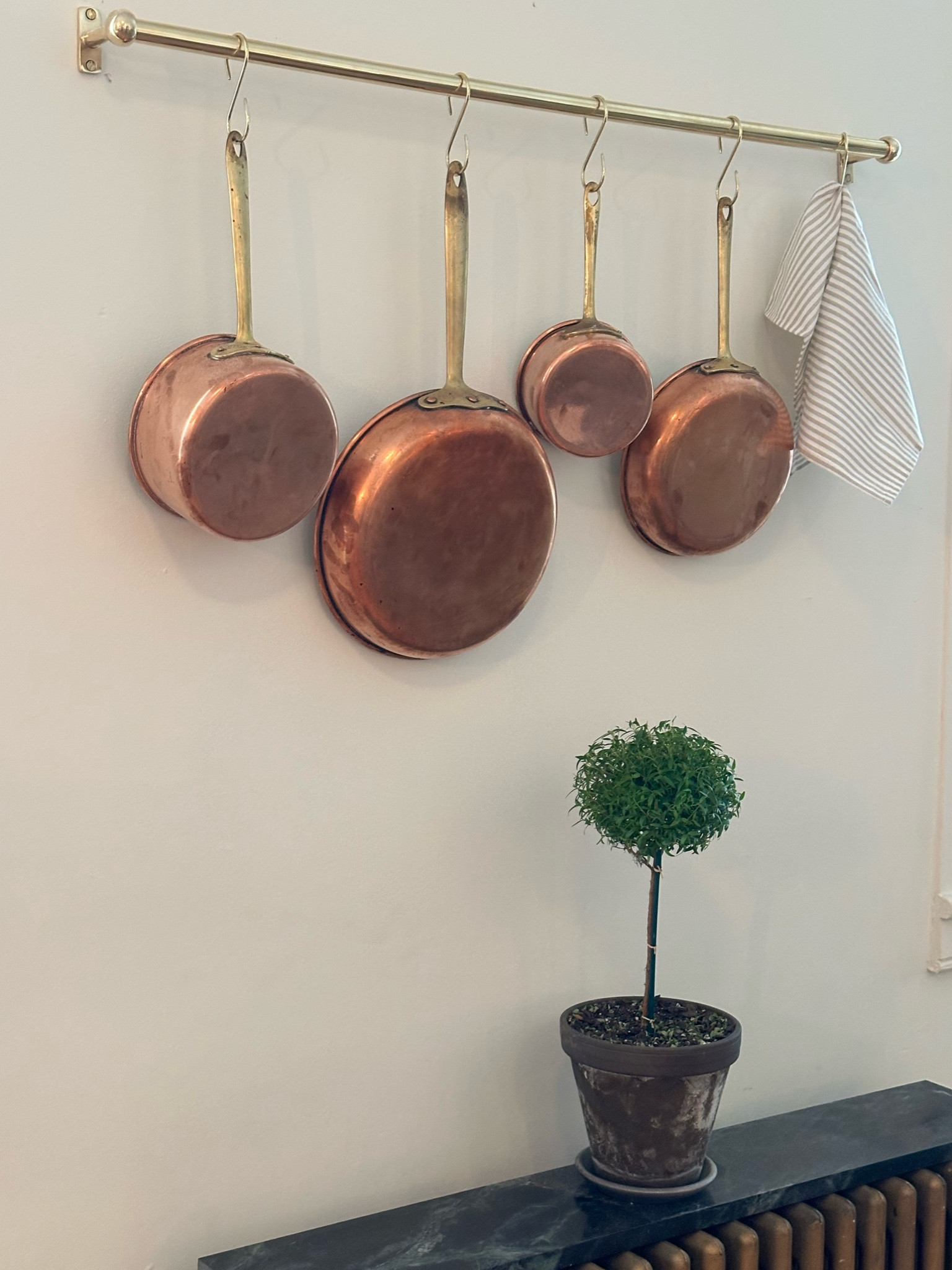 brass pot rail from etsy and copper pots/pans antique finds💌

#LTKhome #LTKstyletip