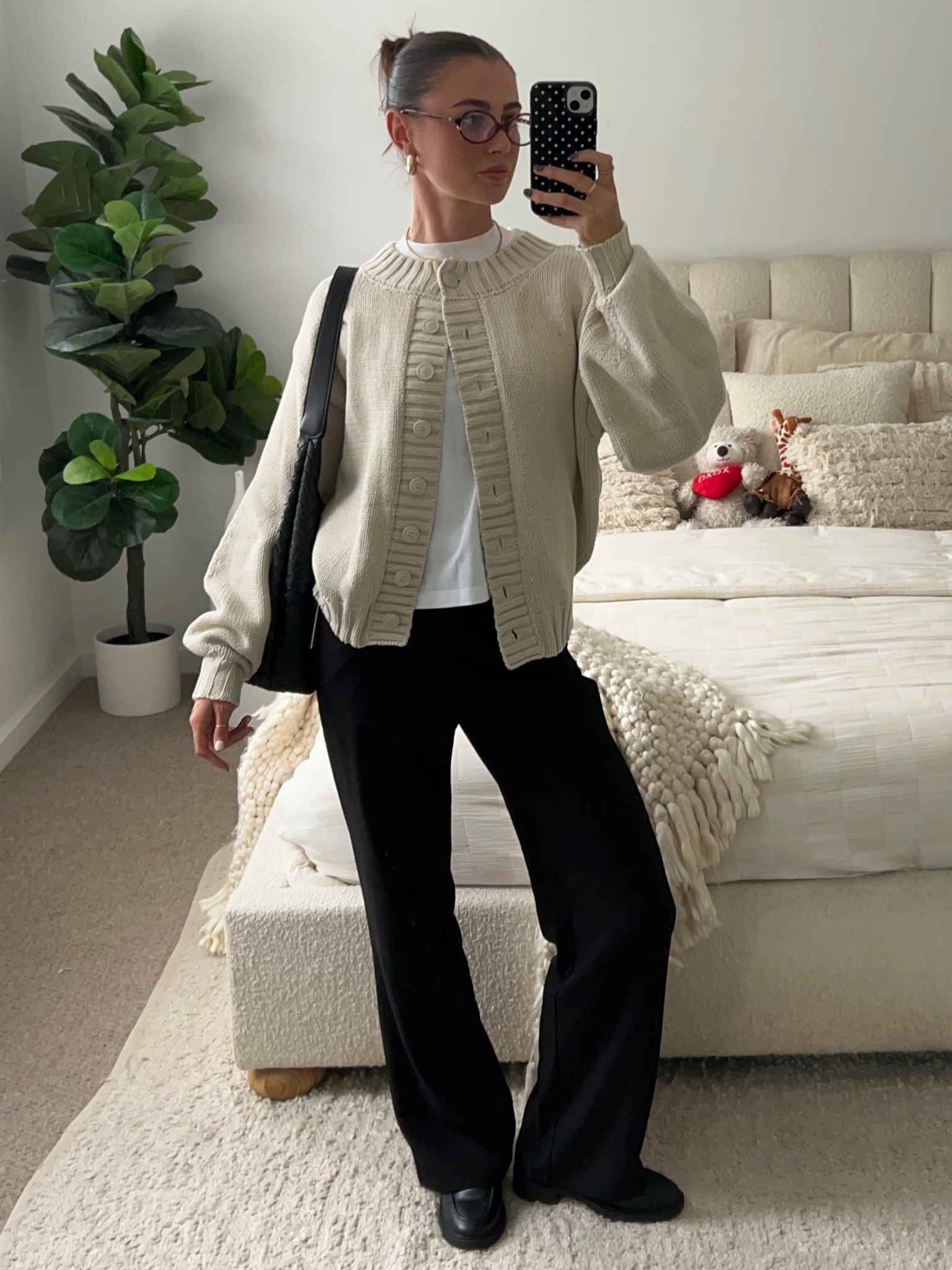 - perfect stranger ‘FAY high rise pant’ 
- betts ‘VINO vegan square toe shoe’
- Peta & Jain ‘WEAVE bag’ (code:MARLEE20)