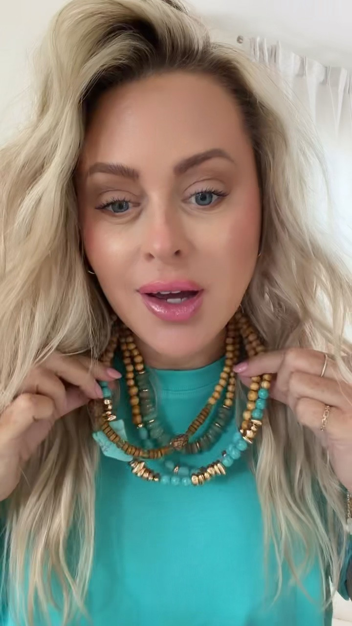 The necklace I just bought and will be wearing on repeat! Also linking what I use for my wavy hair! ✨

Necklace. Summer outfit. Beach hair. Amazon find.