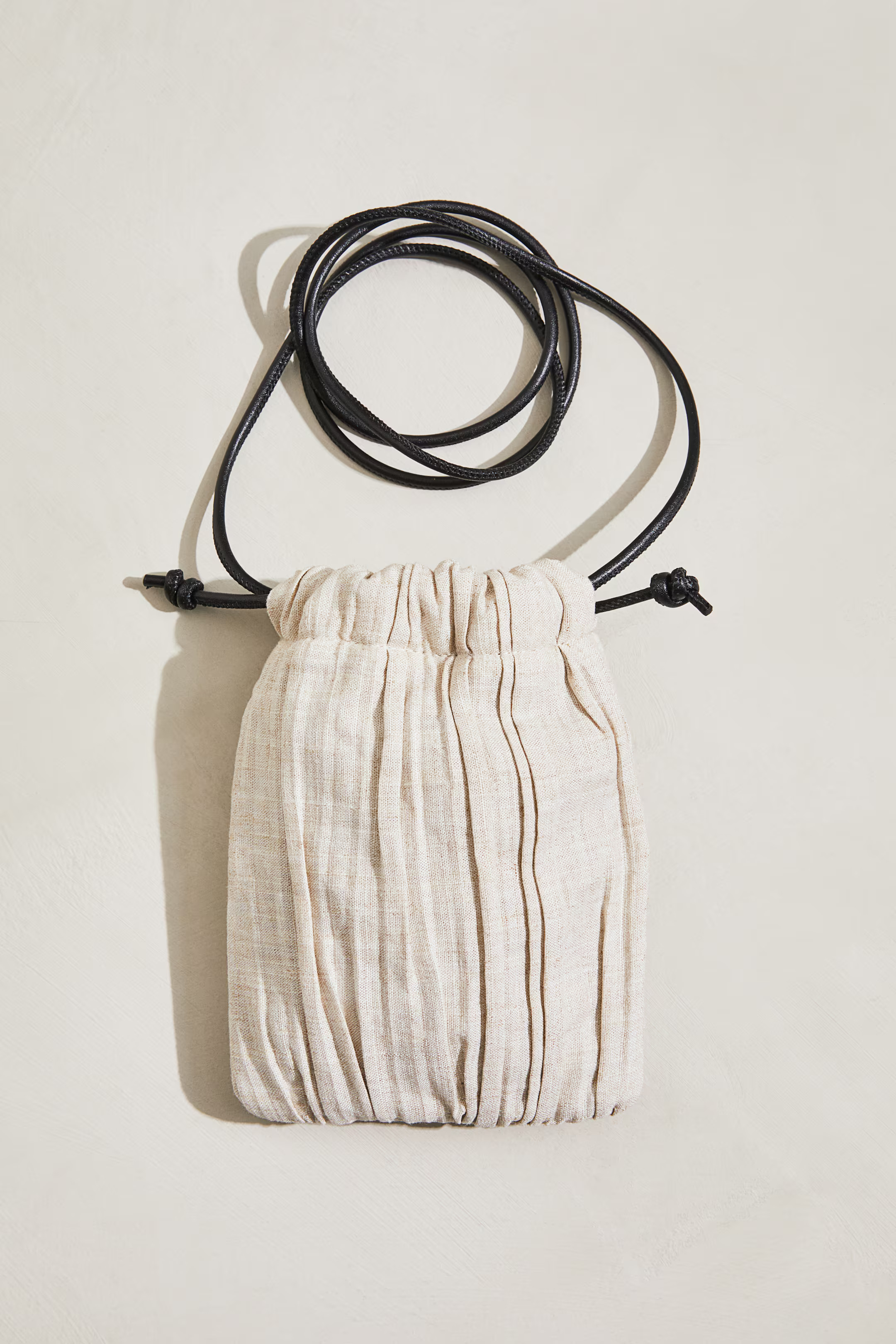 Linen-blend drawstring phone bag - Light beige - Ladies | H&M GB | H&M (UK, MY, IN, SG, PH, TW, HK)
