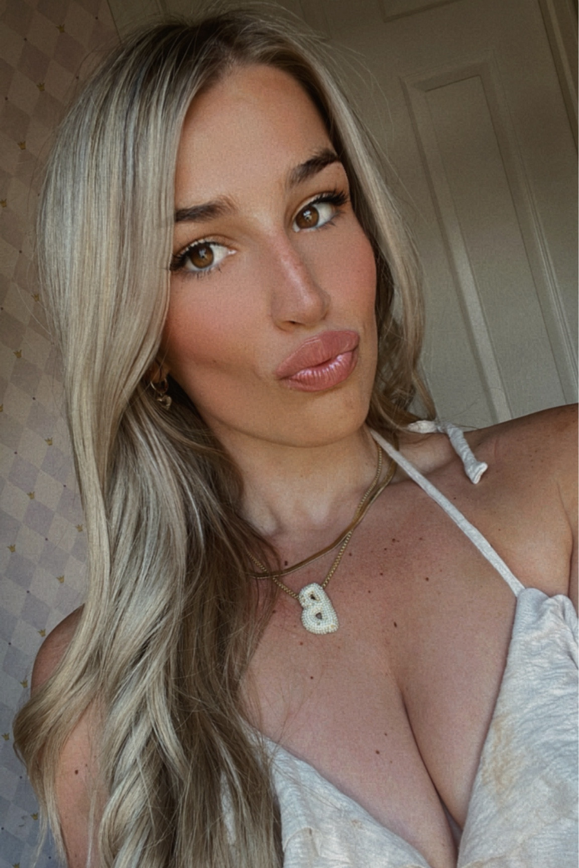 Bauble Bar-- B rhinestone necklace ✨

#LTKParties #LTKBeauty #LTKStyleTip