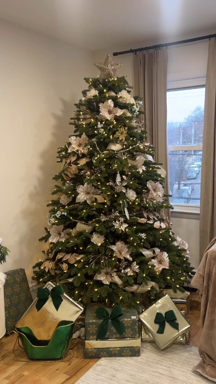 Christmas Tree & Gift Wrapping 

#LTKStyleTip #LTKHome