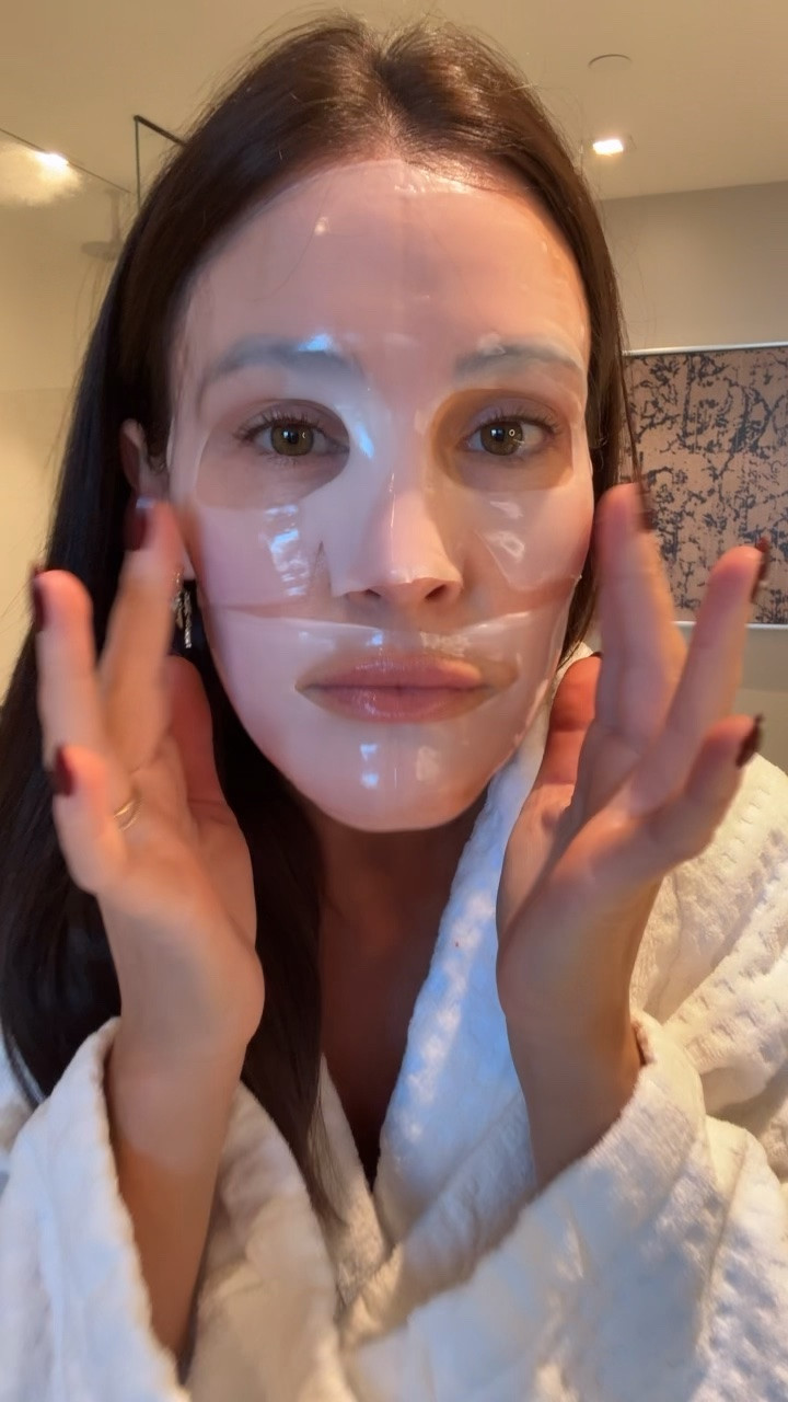 My favorite collagen face mask to give me that glow!!✨✨

Amazon
Beauty
Skincare