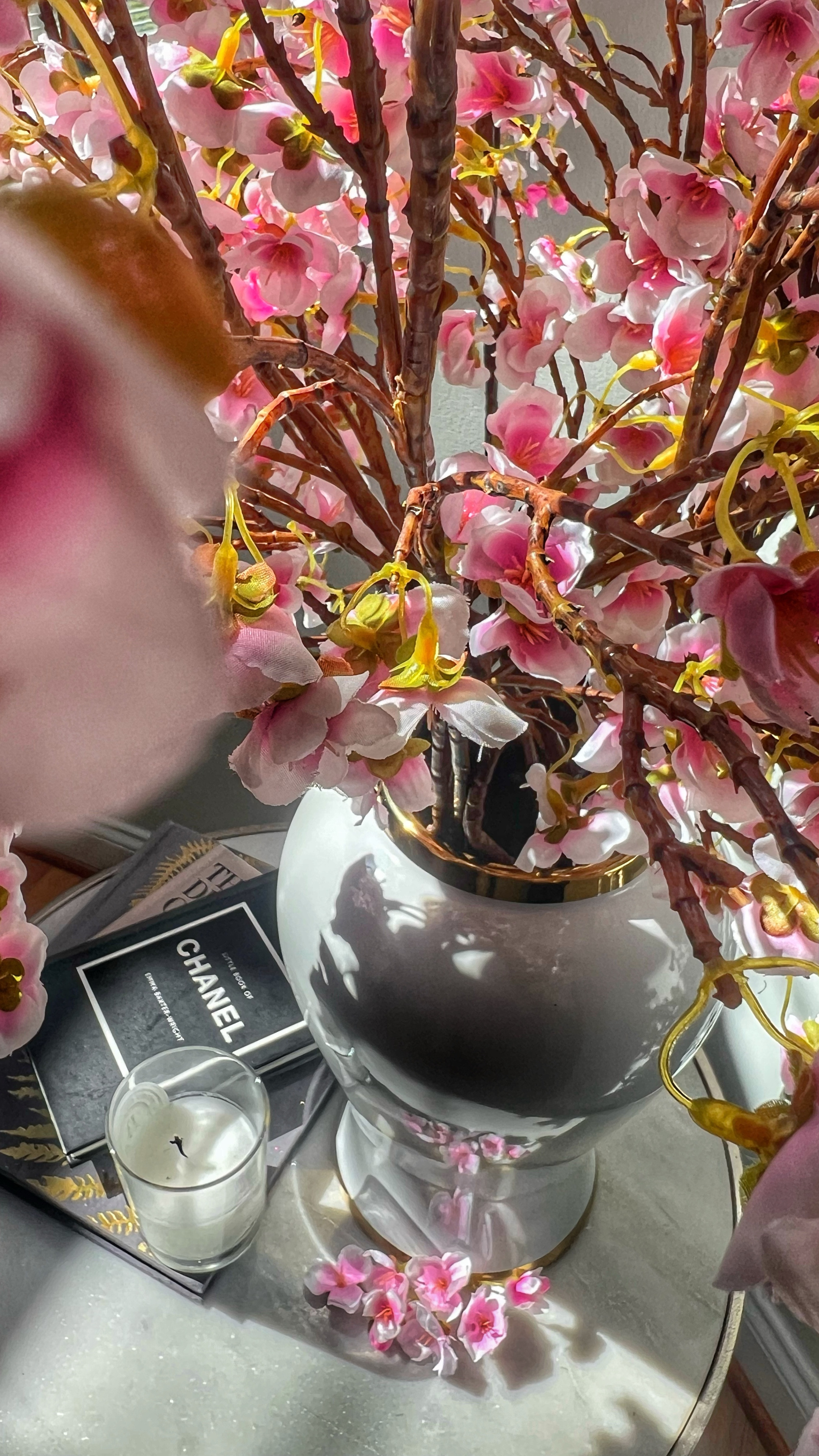 Beautiful things… 🌸🌺🌸

Shower your home with beauty by adding florals in an entryway or foyer. Grand florals are sure to brighten the mood of everyone who steps foot into your oasis  

#LTKHome