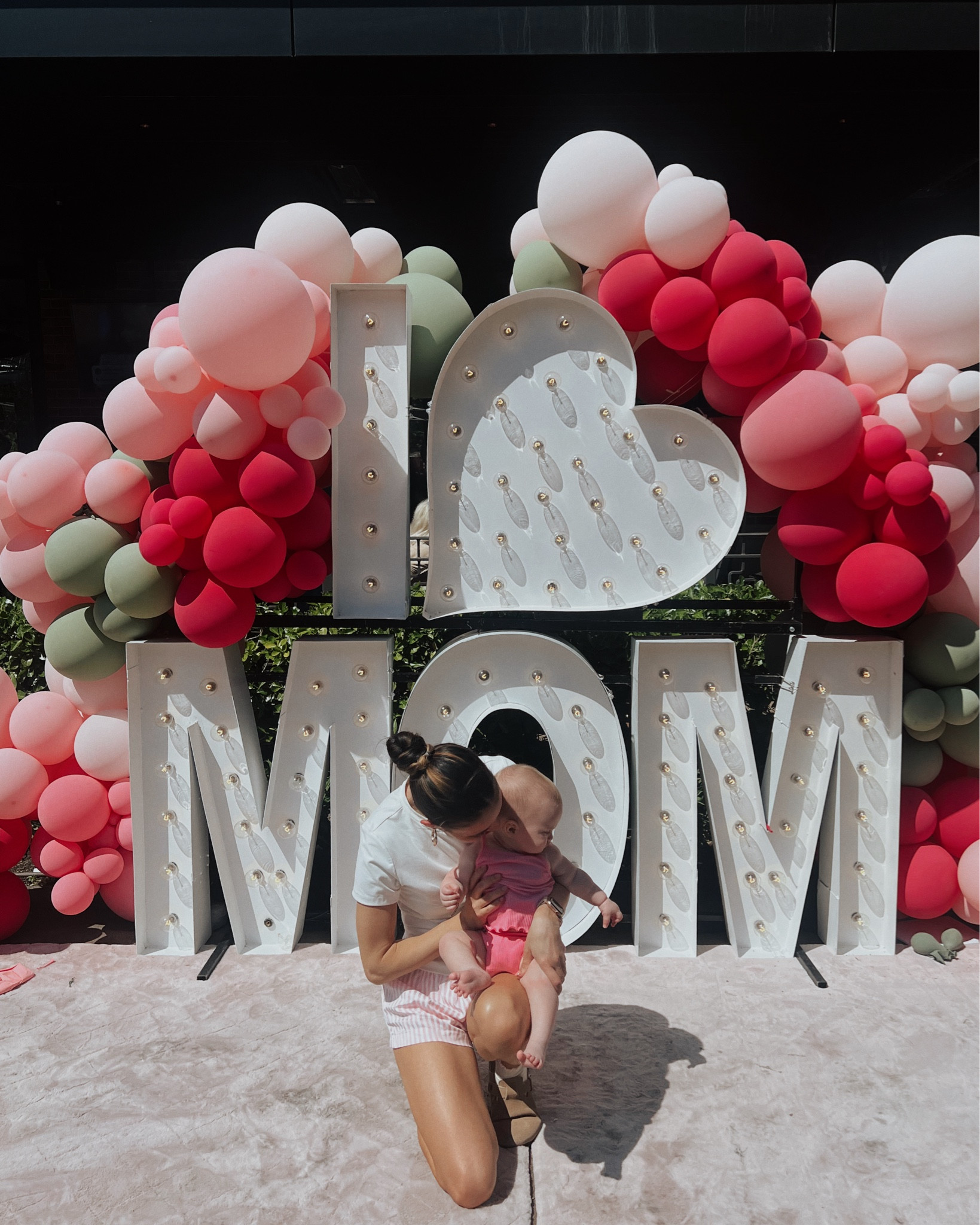 I 🤍 mom outfits 

#LTKStyleTip #LTKBaby #LTKFamily
