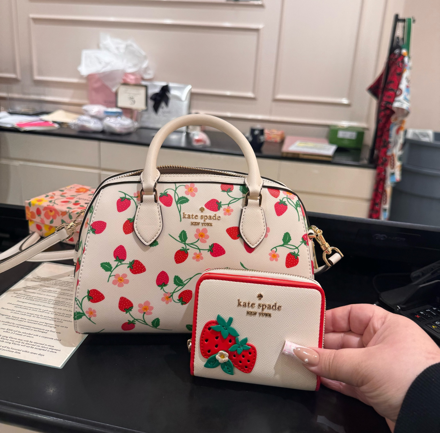 送料関税込☆【STAUD】Strawberry Dream ビーズバッグ TOMMY BEADED BAG STRAWBERRY DREAM