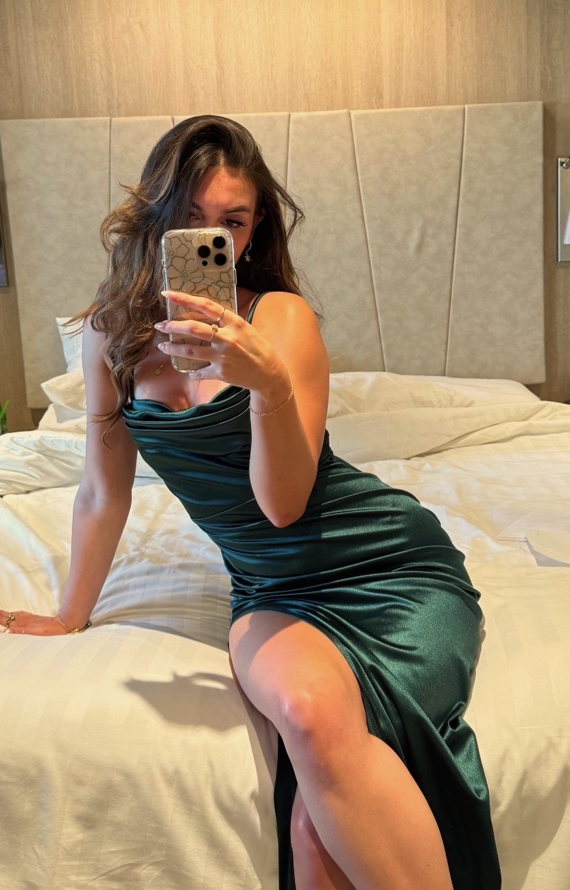 THE holiday dress 👏🏻

#LTKFindsUnder100 #LTKHoliday #LTKPetite