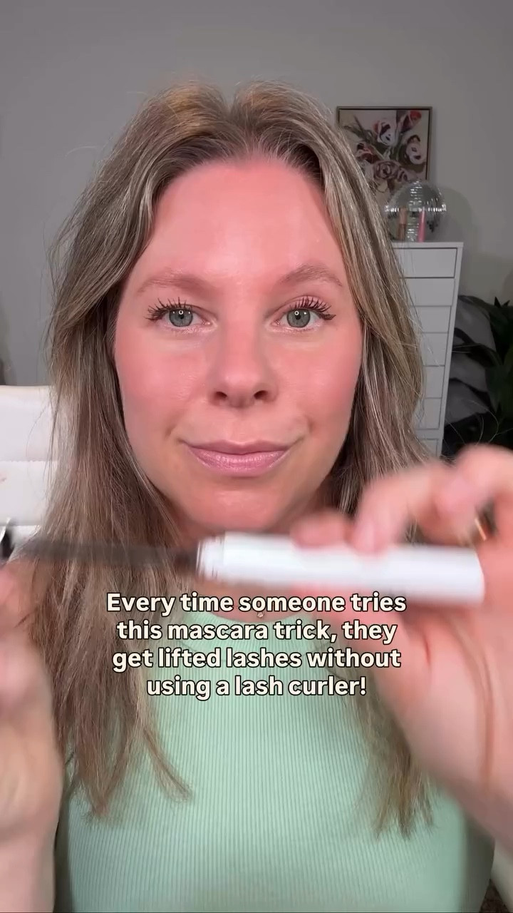 Game-changing mascara hack alert for gals who don’t like using an eyelash curler! I've shared this mascara tip many times before, but the results are too good not to share again. Apply mascara, then use your fingers to gently press your lashes upwards while they're still wet. Hold for 30 seconds and voila - lifted lashes without the curler! Have you tried this yet? Let me know in the comments below. Also, follow for more easy and every day makeup for us gals over 35. Using @mcobeauty_us tubing mascara.